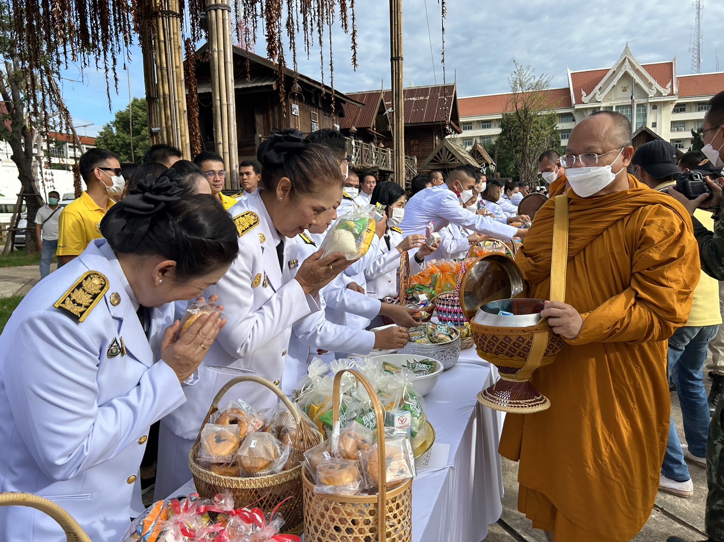 จังหวัดขอนแก่น : จัดกิจกรรมน้อมรำลึกในพระมหากรุณาธิคุณและพิธีสวดพระพุทธมนต์ถวายเป็นพระราชกุศล เนื่องในโอกาส “วันนวมินทรมหาราช”วันคล้ายวันสวรรคต พระบาทสมเด็จพระบรมชนกาธิเบศร มหาภูมิพลอดุลยเดชมหาราช บรมนาถบพิตร