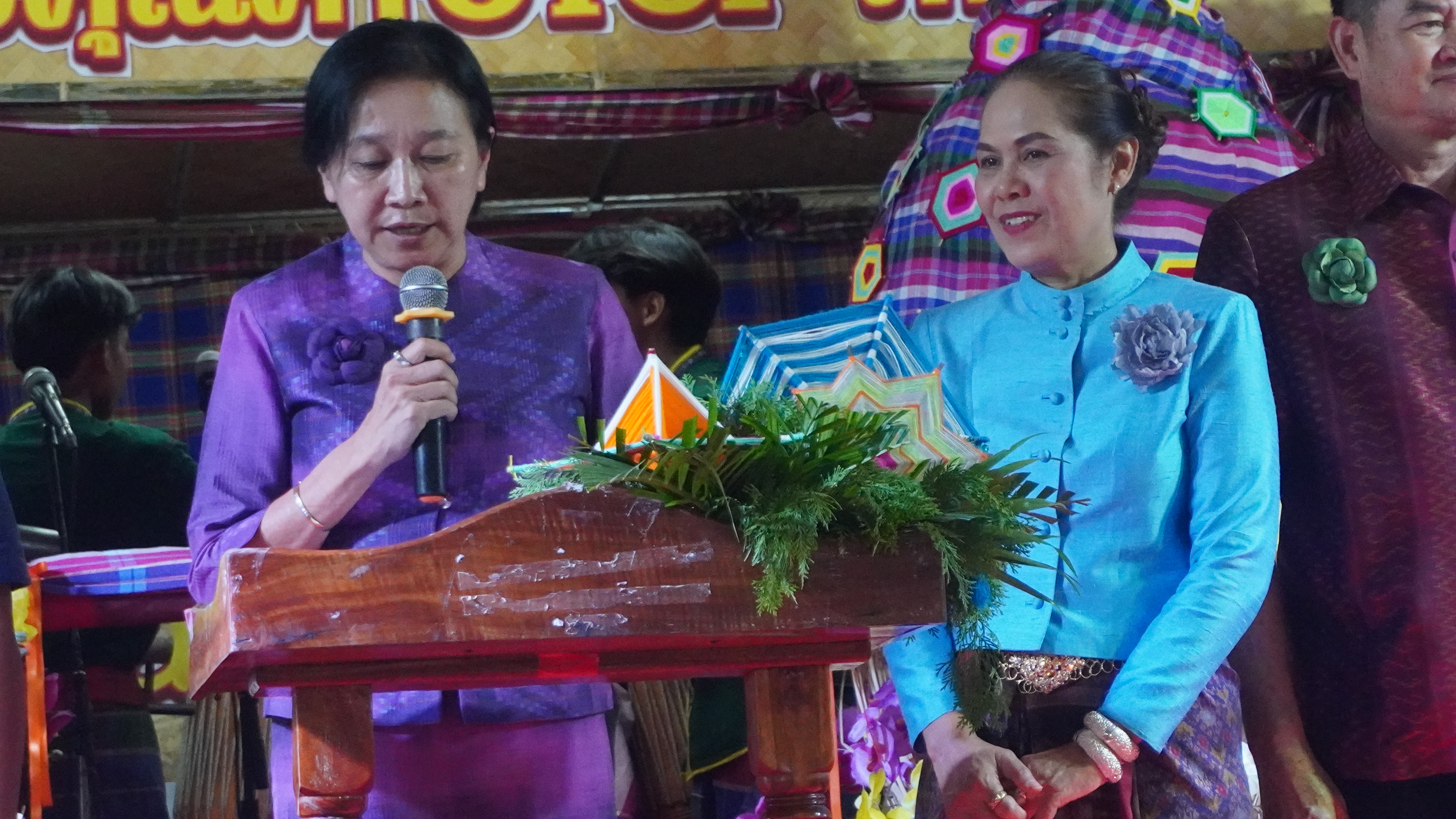 พช.ขอนแก่น : เปิดงานการจัดแสดงและจำหน่ายผลิตภัณฑ์ชุมชน OTOP ในการจัดงานเทศกาลไหมนานาชาติ ประเพณีผูกเสี่ยว งานกาชาดจังหวัดขอนแก่น และงานขอนแก่นชอฟพาวเวอร์ ประจำปี 2566 ภายใต้ Theme งาน “สืบสานภูมิปัญญา สร้างคุณค่า OTOP ไทย”