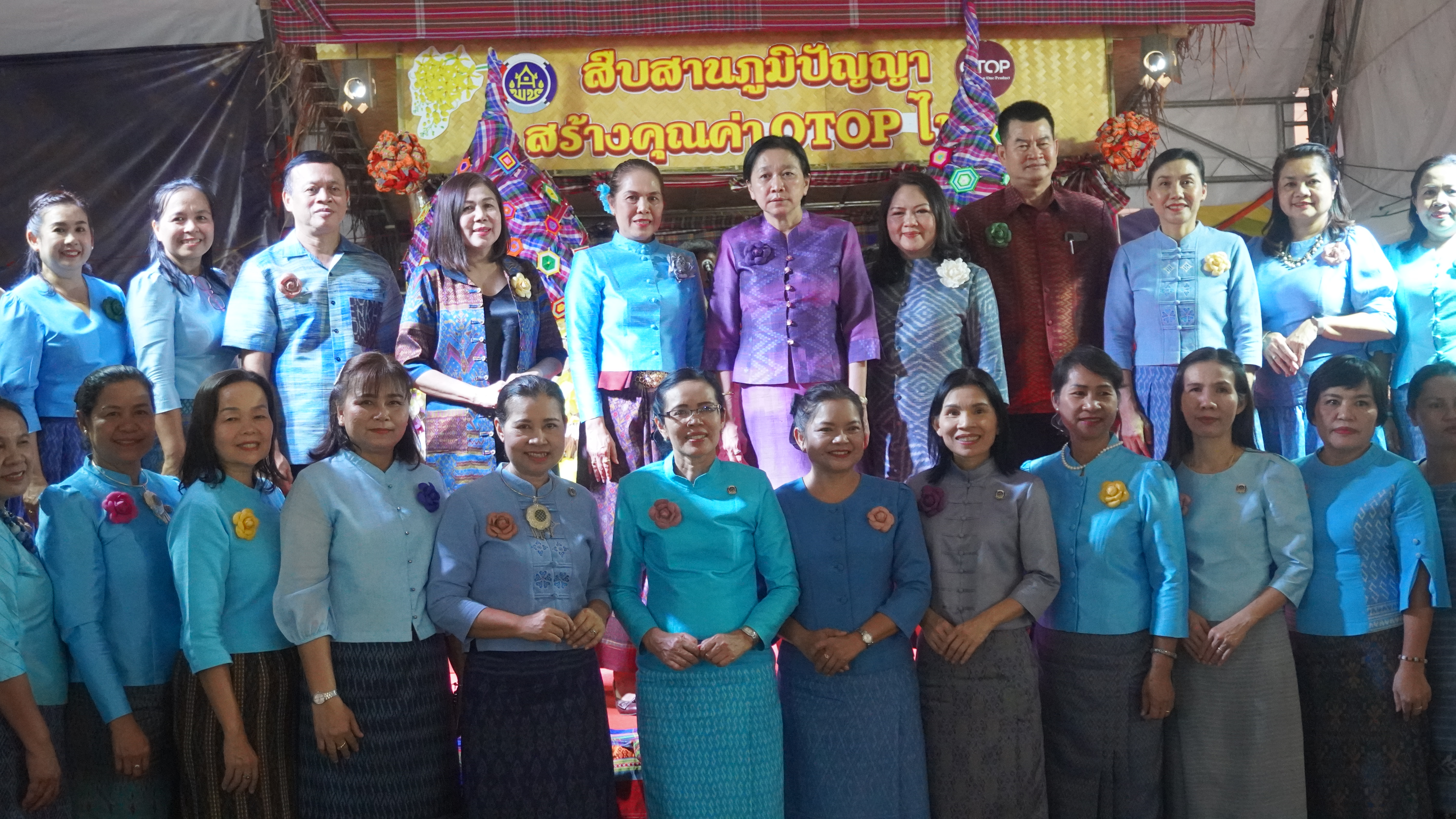 พช.ขอนแก่น : เปิดงานการจัดแสดงและจำหน่ายผลิตภัณฑ์ชุมชน OTOP ในการจัดงานเทศกาลไหมนานาชาติ ประเพณีผูกเสี่ยว งานกาชาดจังหวัดขอนแก่น และงานขอนแก่นชอฟพาวเวอร์ ประจำปี 2566 ภายใต้ Theme งาน “สืบสานภูมิปัญญา สร้างคุณค่า OTOP ไทย”