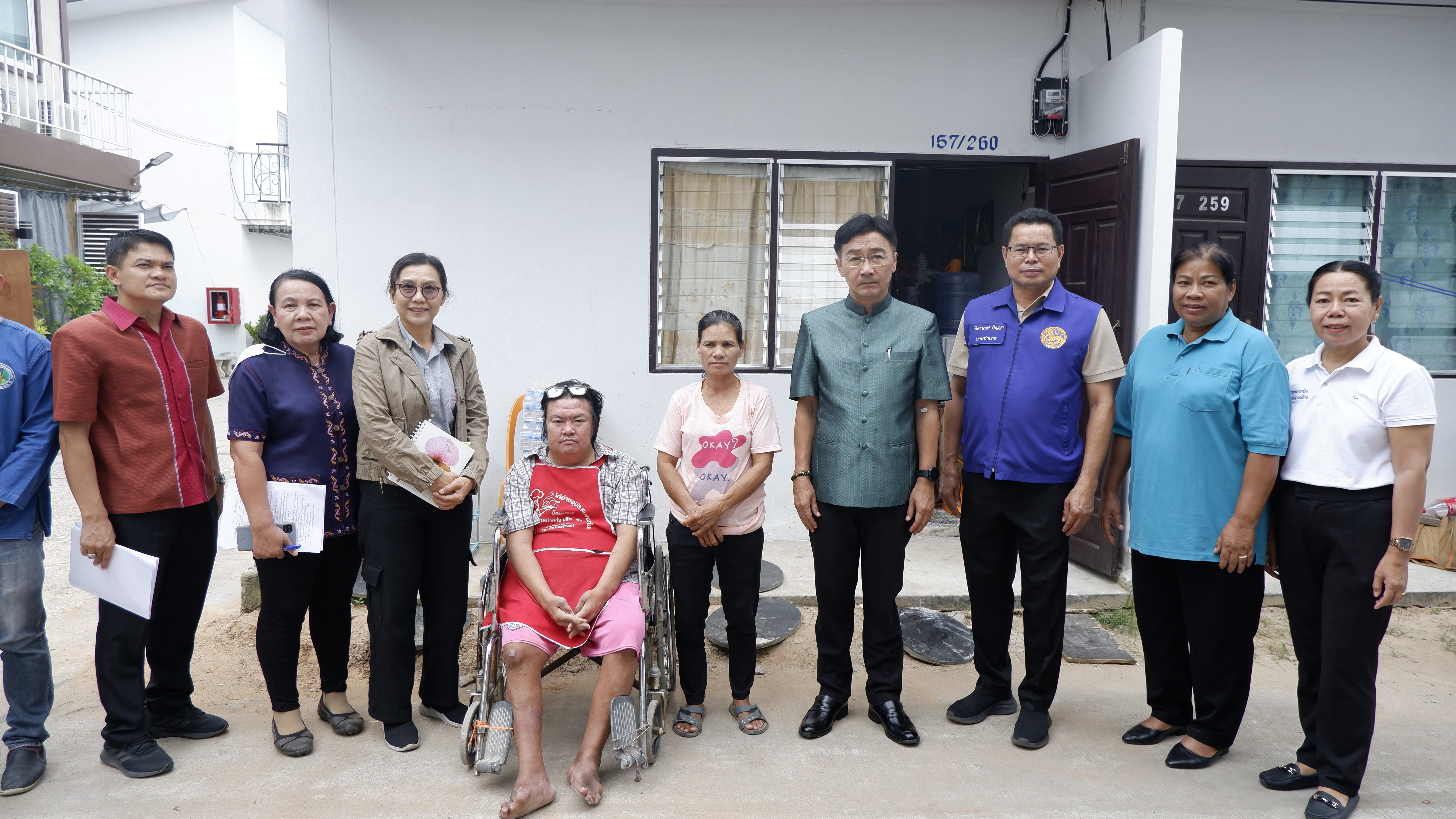 รองผู้ว่าฯ ขอนแก่น นำทีมลงพื้นที่ขับเคลื่อนนโยบายการดำเนินงานขจัดความยากจนฯ เน้นย้ำการนำหลักปรัชญาของเศรษฐกิจพอเพียง มาเป็นแนวทางในการดำเนินชีวิต