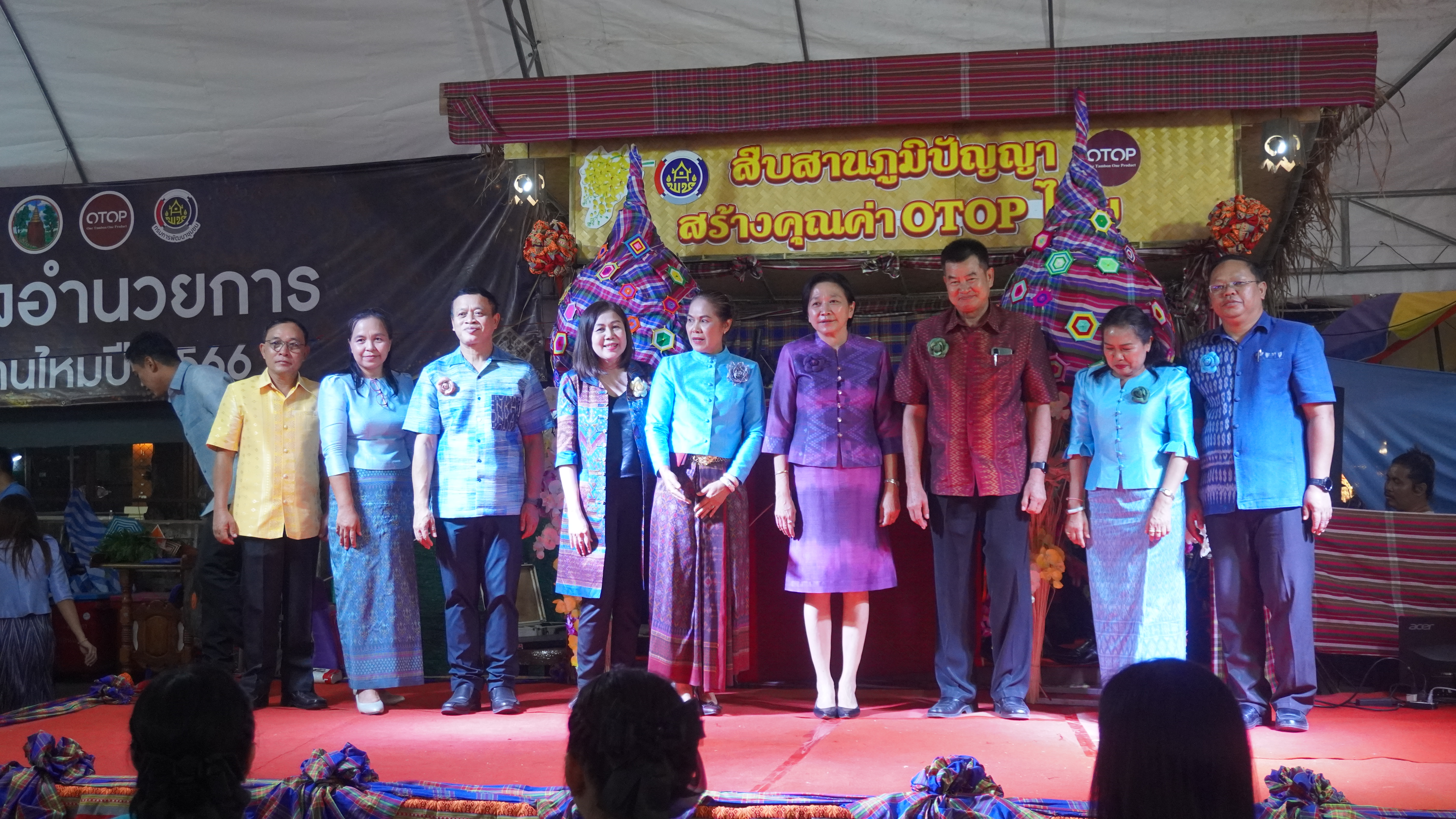 พช.ขอนแก่น : เปิดงานการจัดแสดงและจำหน่ายผลิตภัณฑ์ชุมชน OTOP ในการจัดงานเทศกาลไหมนานาชาติ ประเพณีผูกเสี่ยว งานกาชาดจังหวัดขอนแก่น และงานขอนแก่นชอฟพาวเวอร์ ประจำปี 2566 ภายใต้ Theme งาน “สืบสานภูมิปัญญา สร้างคุณค่า OTOP ไทย”