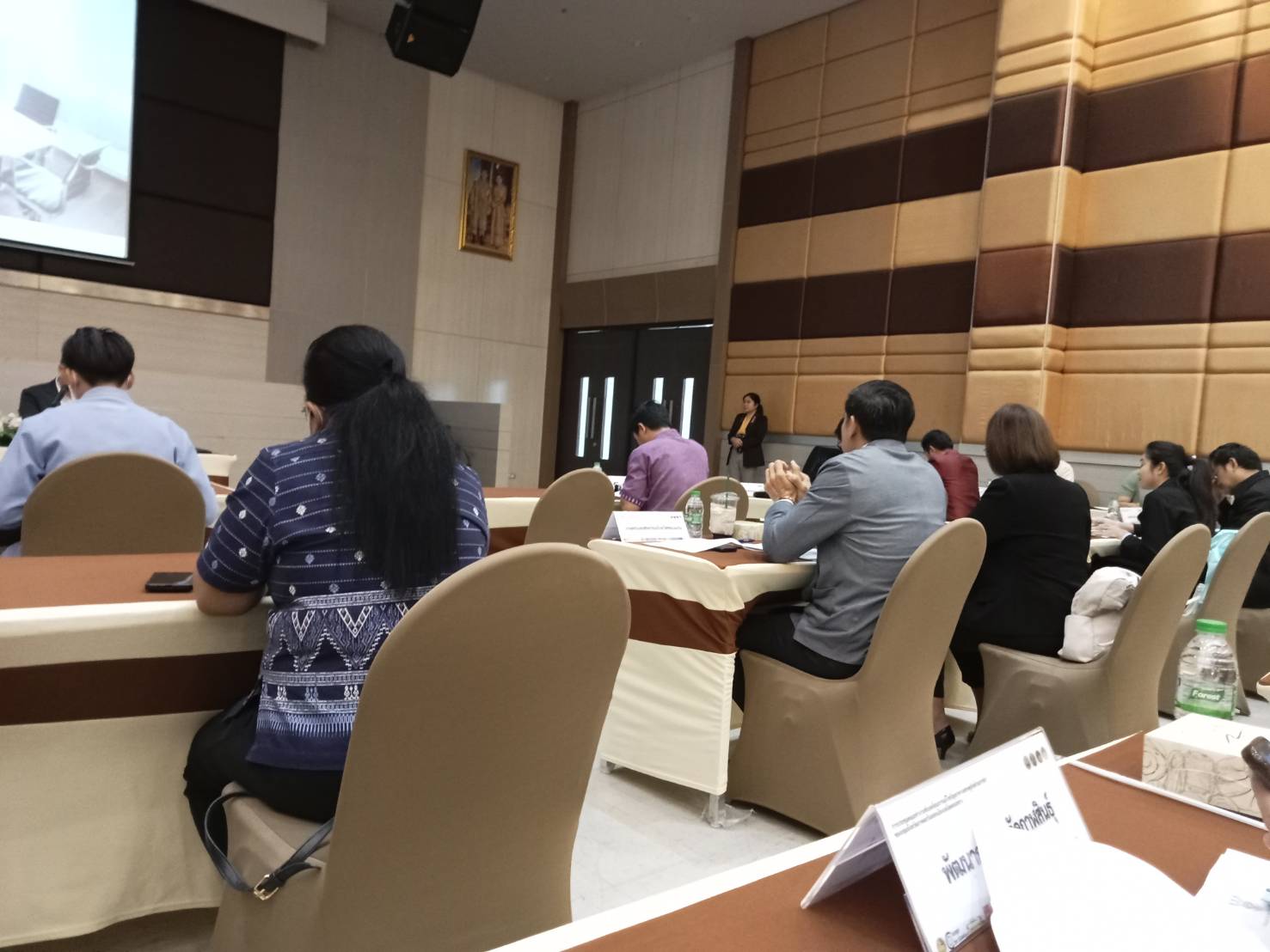 พช.ขอนแก่น : เข้าร่วมประชุมกับคณะทำงานขับเคลื่อนการแก้ไขปัญหาทางเศรษฐกิจ ด้านการค้า ของกลุ่มจังหวัดภาคตะวันออกเฉียงเหนือตอนกลาง ณ ห้องประชุมนวราชมงคล มหาวิทยาลัยเทคโนโลยีราชมงคลอีสาน