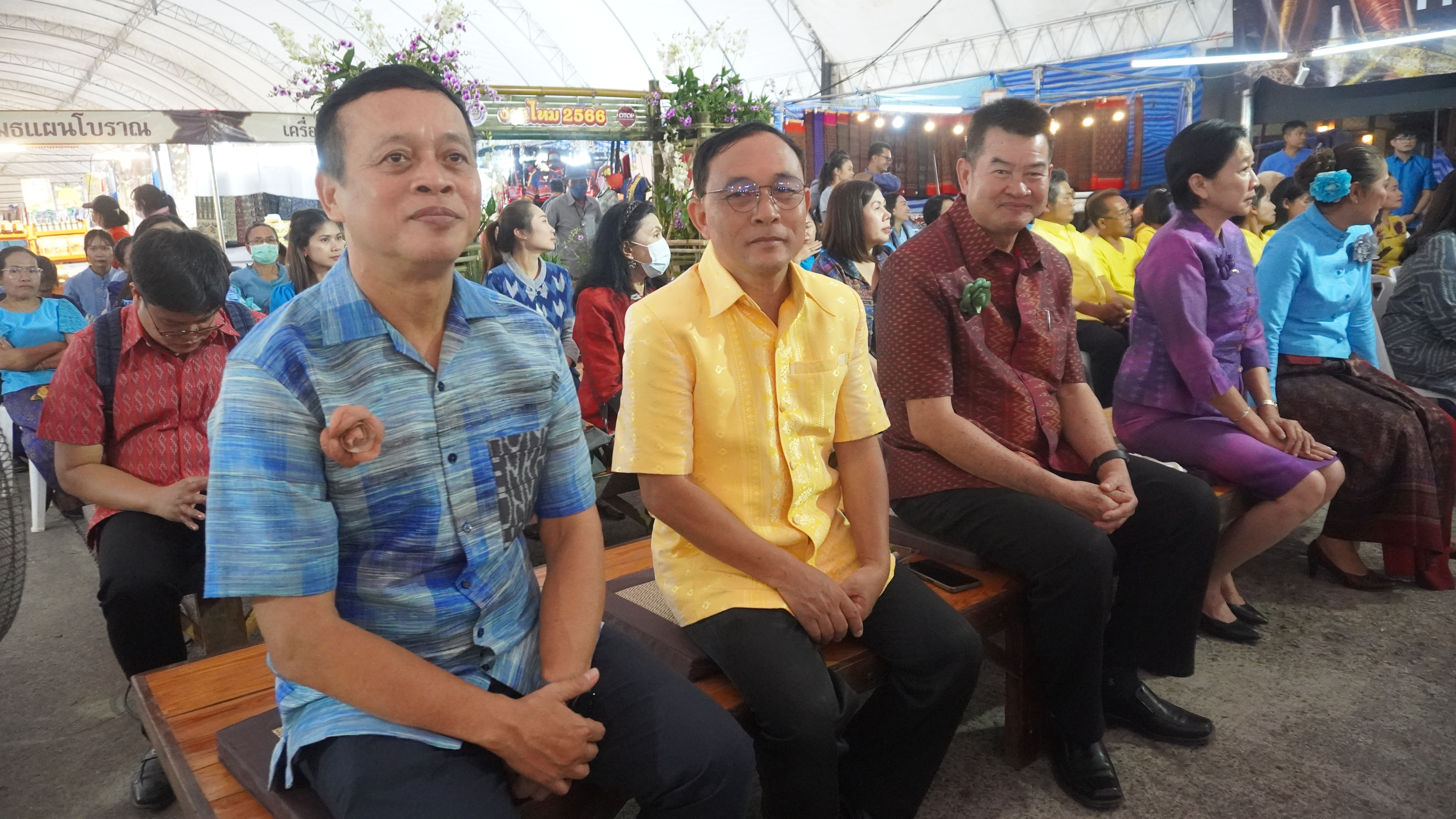 พช.ขอนแก่น : เปิดงานการจัดแสดงและจำหน่ายผลิตภัณฑ์ชุมชน OTOP ในการจัดงานเทศกาลไหมนานาชาติ ประเพณีผูกเสี่ยว งานกาชาดจังหวัดขอนแก่น และงานขอนแก่นชอฟพาวเวอร์ ประจำปี 2566 ภายใต้ Theme งาน “สืบสานภูมิปัญญา สร้างคุณค่า OTOP ไทย”