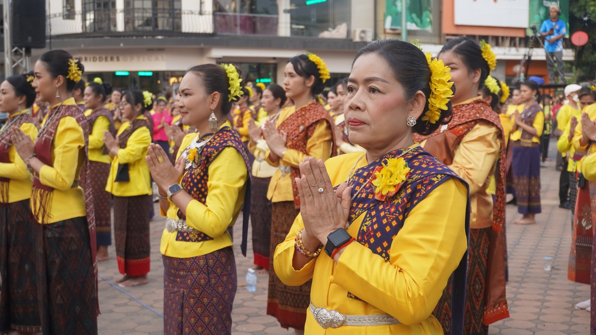พช.ขอนแก่น : ร่วมพิธีรำบวงสรวง 10 สิ่งศักดิ์สิทธิ์คู่เมืองขอนแก่น