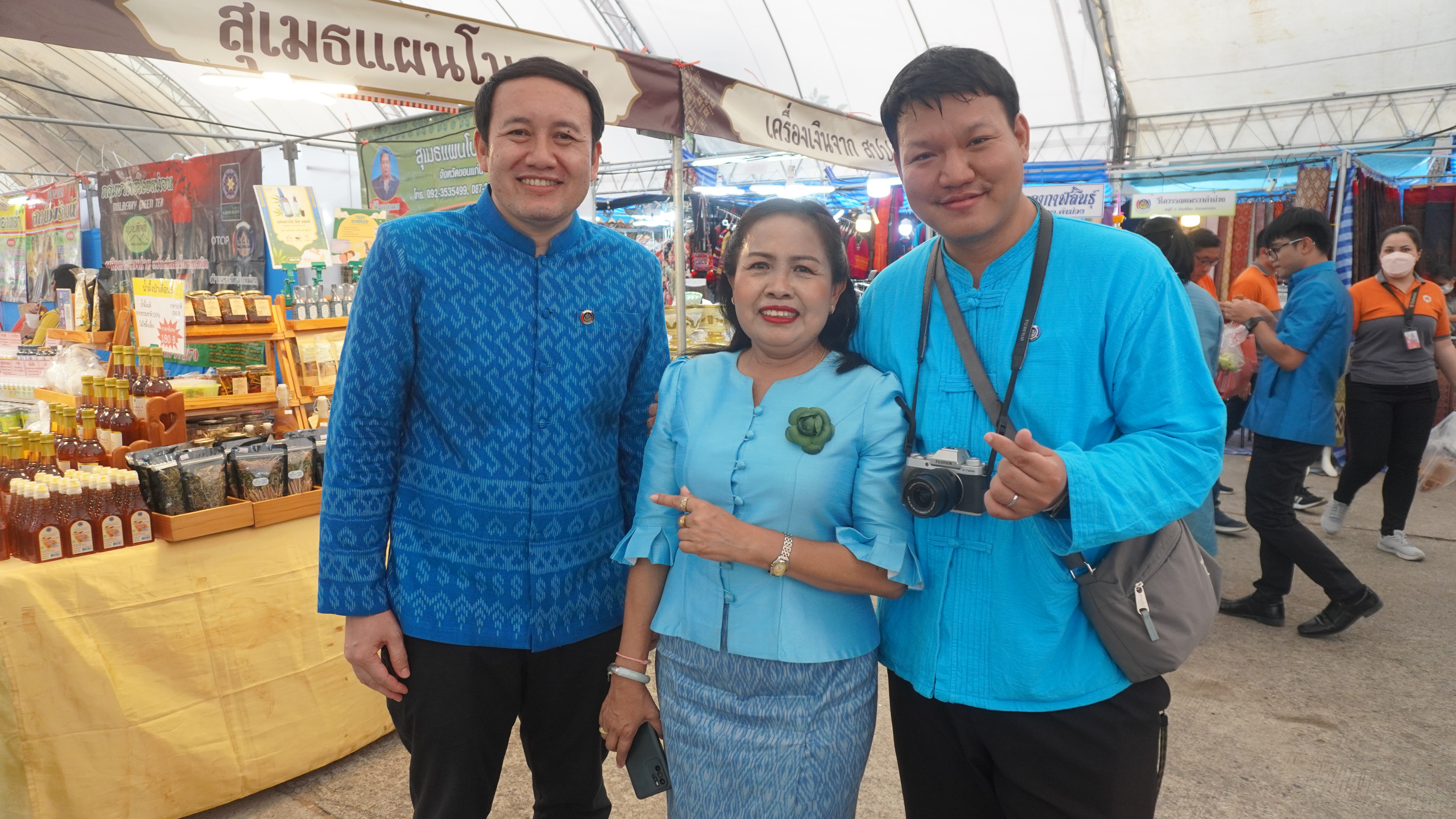 พช.ขอนแก่น : เปิดงานการจัดแสดงและจำหน่ายผลิตภัณฑ์ชุมชน OTOP ในการจัดงานเทศกาลไหมนานาชาติ ประเพณีผูกเสี่ยว งานกาชาดจังหวัดขอนแก่น และงานขอนแก่นชอฟพาวเวอร์ ประจำปี 2566 ภายใต้ Theme งาน “สืบสานภูมิปัญญา สร้างคุณค่า OTOP ไทย”