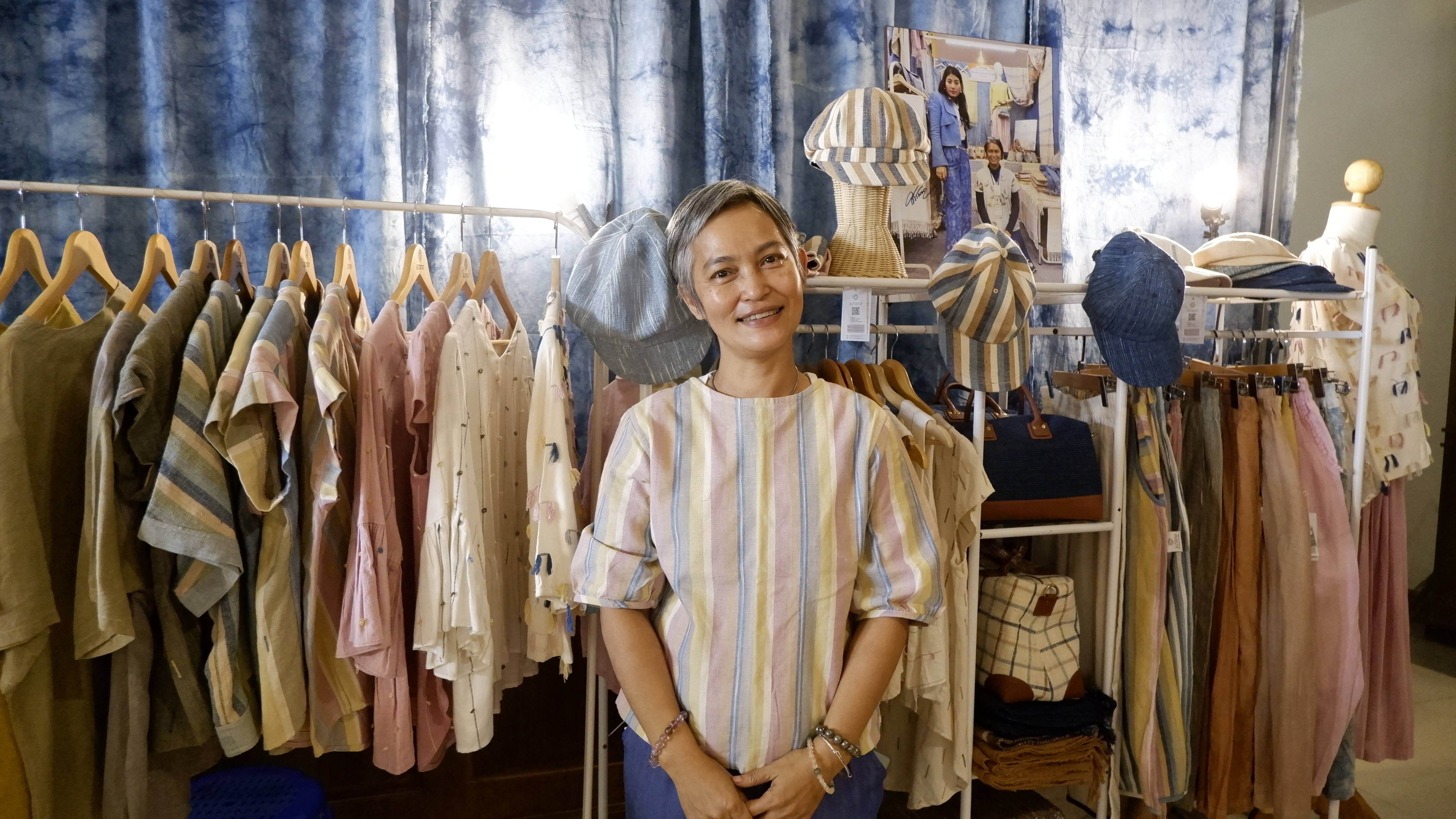 จังหวัดขอนแก่น : รองนายกรัฐมนตรีและรัฐมนตรีว่าการกระทรวงมหาดไทย มอบนโยบายสำคัญของรัฐบาลและกระทรวงมหาดไทยแก่จังหวัดขอนแก่น เน้นย้ำการจัดระเบียบสังคม ปราบปรามผู้มีอิทธิพล ลดค่าครองชีพ ส่งเสริม OTOP ควบคู่ Soft Power เพื่อเพิ่มรายได้ให้ประชาชน