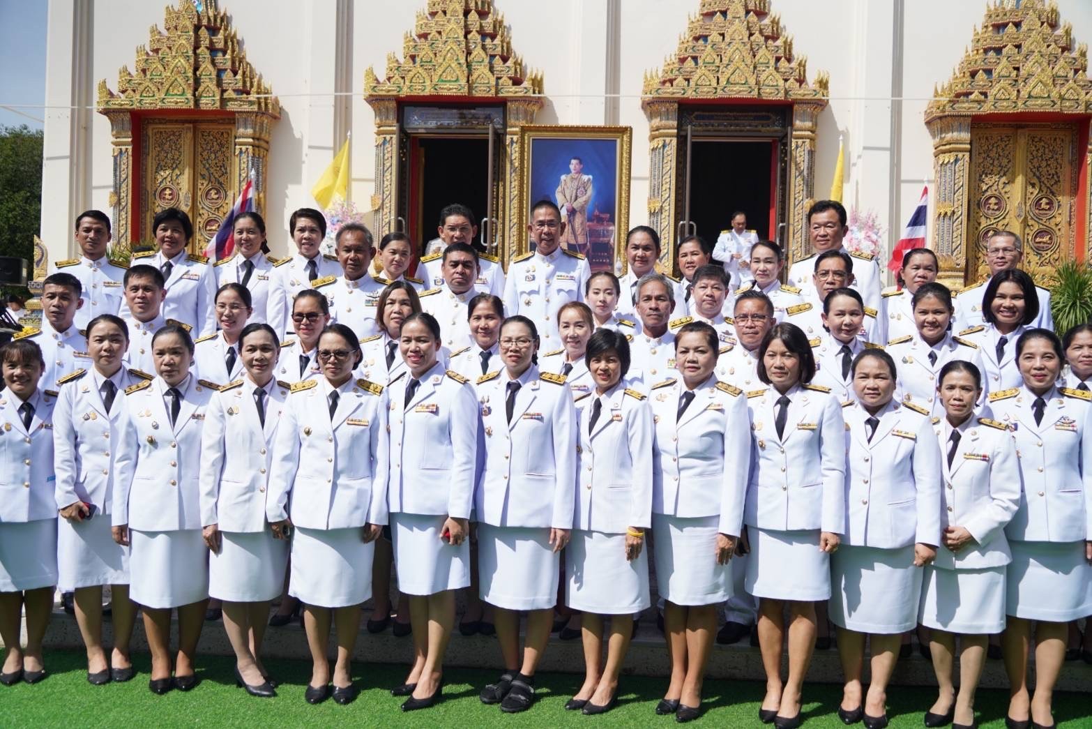 พช.ขอนแก่น : พระบาทสมเด็จพระเจ้าอยู่หัว ทรงพระกรุณาโปรดเกล้าฯ พระราชทานผ้าพระกฐิน ประจำปี พ.ศ. 2566 ให้กรมการพัฒนาชุมชนนำไปทอดถวาย ณ วัดพิกุลทอง พระอารามหลวง ตำบลพิกุลทอง อำเภอท่าช้าง จังหวัดสิงห์บุรี