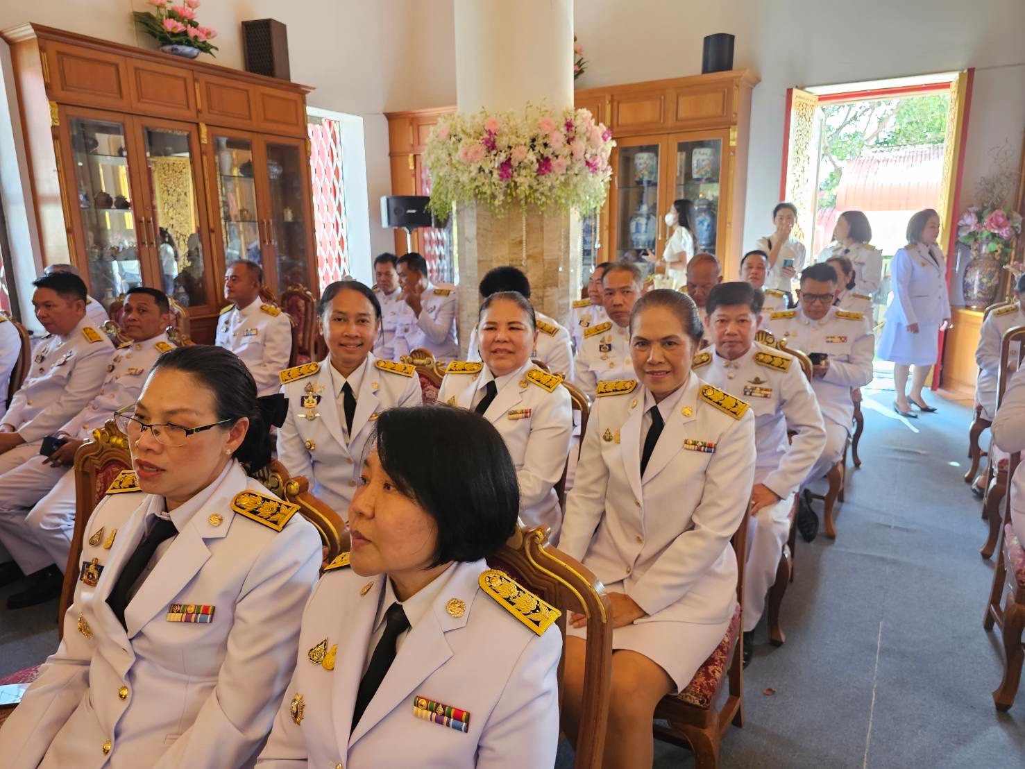 พช.ขอนแก่น : พระบาทสมเด็จพระเจ้าอยู่หัว ทรงพระกรุณาโปรดเกล้าฯ พระราชทานผ้าพระกฐิน ประจำปี พ.ศ. 2566 ให้กรมการพัฒนาชุมชนนำไปทอดถวาย ณ วัดพิกุลทอง พระอารามหลวง ตำบลพิกุลทอง อำเภอท่าช้าง จังหวัดสิงห์บุรี