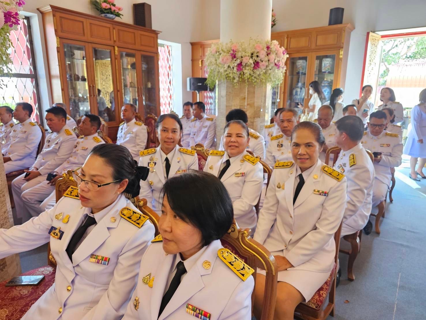 พช.ขอนแก่น : พระบาทสมเด็จพระเจ้าอยู่หัว ทรงพระกรุณาโปรดเกล้าฯ พระราชทานผ้าพระกฐิน ประจำปี พ.ศ. 2566 ให้กรมการพัฒนาชุมชนนำไปทอดถวาย ณ วัดพิกุลทอง พระอารามหลวง ตำบลพิกุลทอง อำเภอท่าช้าง จังหวัดสิงห์บุรี