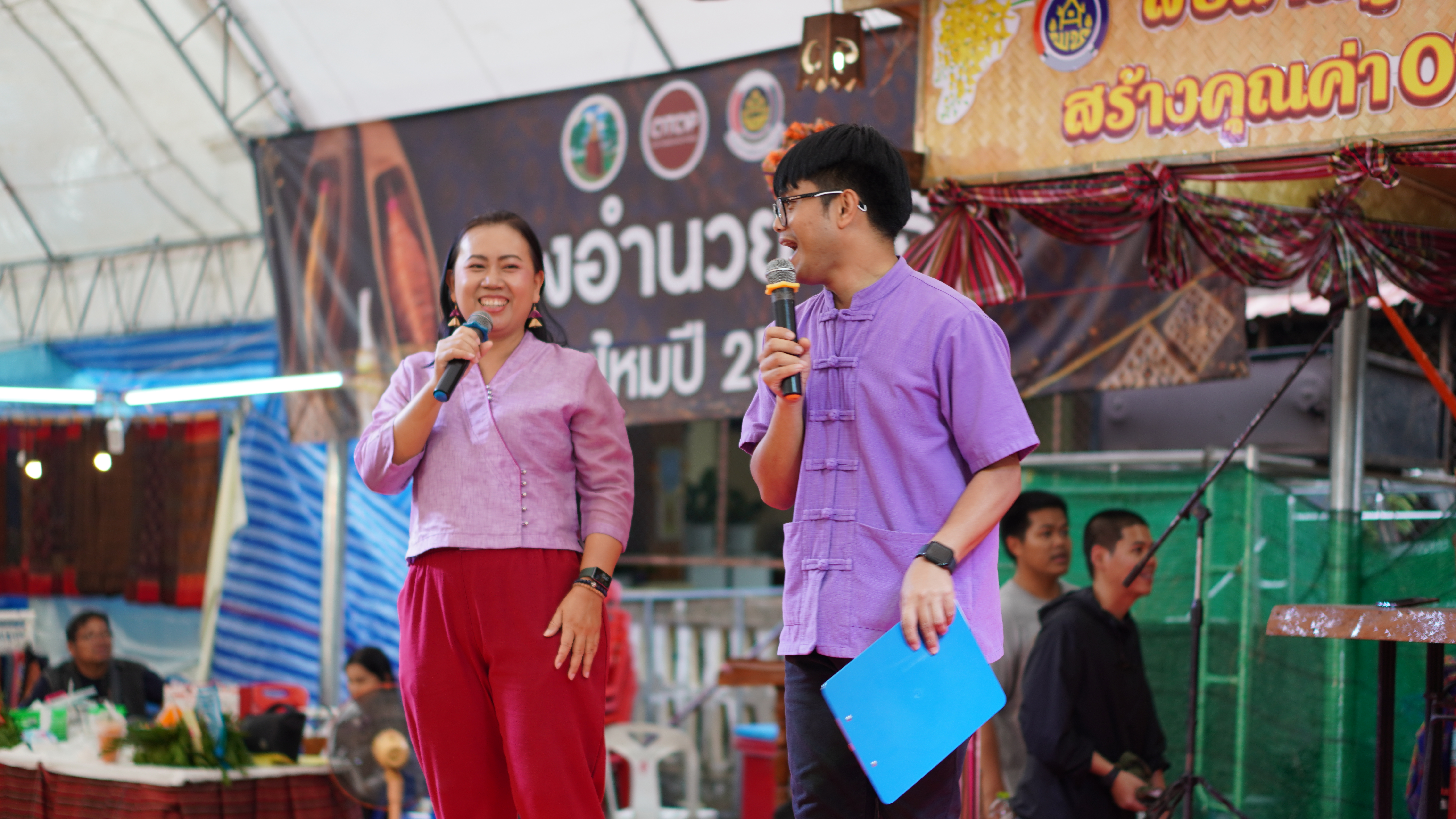 พช.ขอนแก่น : จัดแสดงและจำหน่ายผลิตภัณฑ์ชุมชน OTOP ในการจัดงานเทศกาลไหมนานาชาติ ประเพณีผูกเสี่ยว งานกาชาดจังหวัดขอนแก่น และงานขอนแก่นชอฟพาวเวอร์ ประจำปี 2566 ภายใต้ Theme งาน “สืบสานภูมิปัญญา สร้างคุณค่า OTOP ไทย” วันเสาร์ที่ 2 ธันวาคม 2566