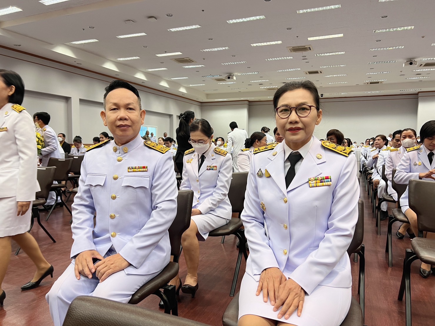 จังหวัดขอนแก่น : จัดพิธีวางพานพุ่มและถวายบังคมเบื้องหน้าพระบรมฉายาลักษณ์ พระบาทสมเด็จพระบรมชนกาธิเบศ มหาภูมิพลอดุลยเดชมหาราช บรมราชบพิธ เนื่องในวันพ่อแห่งชาติ ปี 2566