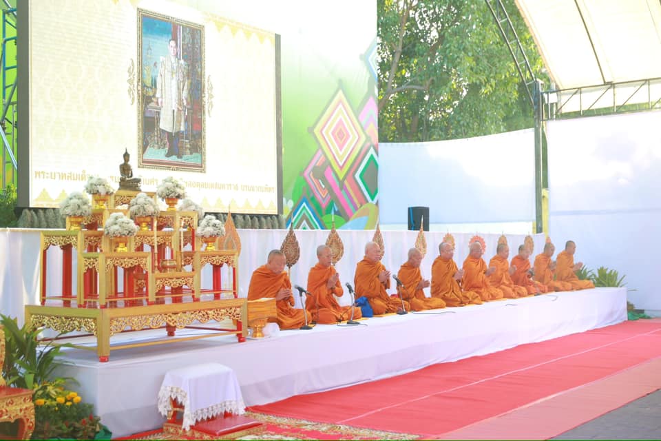 จังหวัดขอนแก่น : รวมใจภักดิ์ตักบาตร 5 ธันวา วันชาติ-วันพ่อแห่งชาติ ปี2566 ถวายเป็นพระราชกุศล เนื่องในวันคล้ายวันพระราชสมภพในหลวง รัชกาลที่ 9