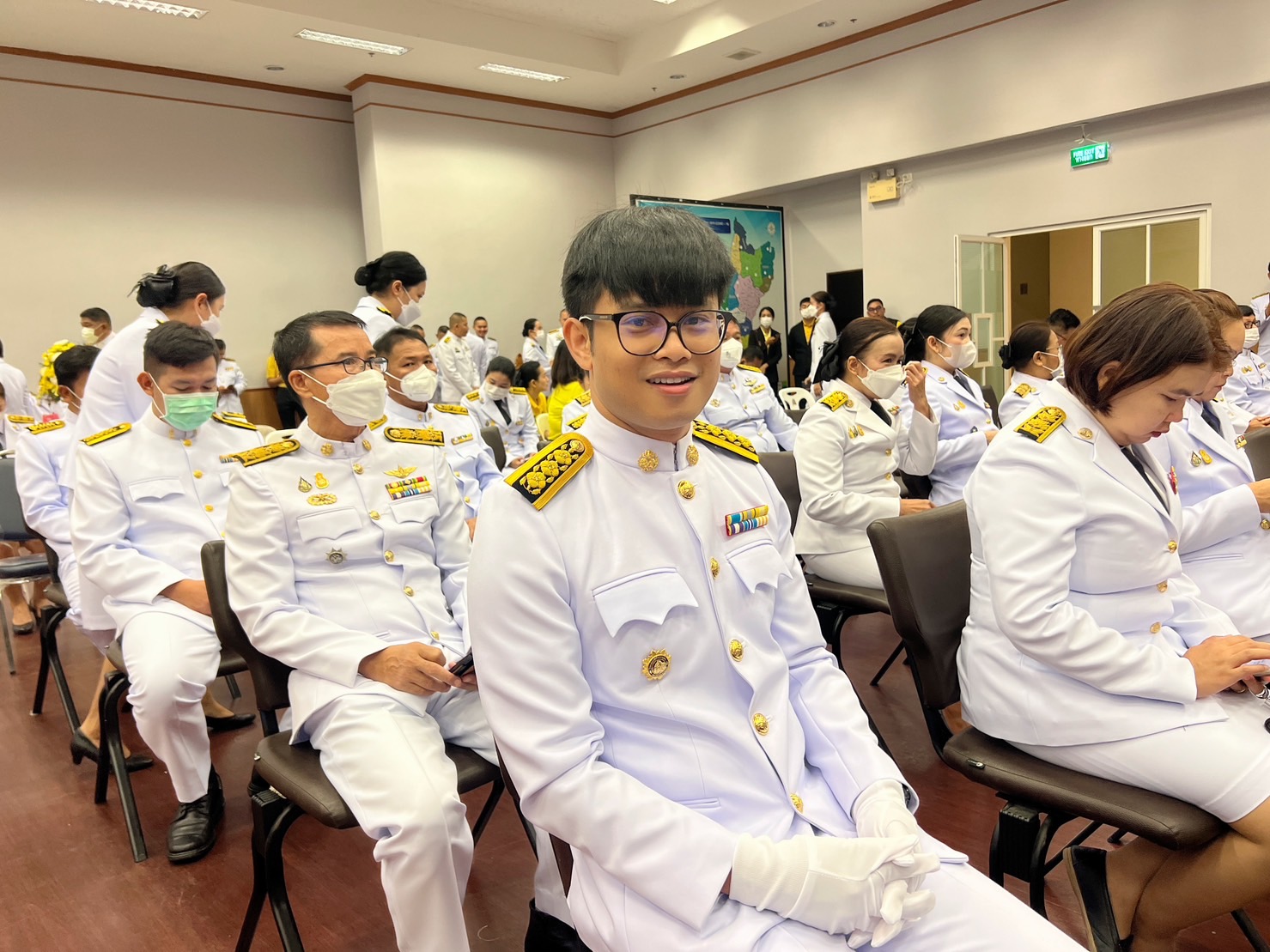 จังหวัดขอนแก่น : จัดพิธีวางพานพุ่มและถวายบังคมเบื้องหน้าพระบรมฉายาลักษณ์ พระบาทสมเด็จพระบรมชนกาธิเบศ มหาภูมิพลอดุลยเดชมหาราช บรมราชบพิธ เนื่องในวันพ่อแห่งชาติ ปี 2566