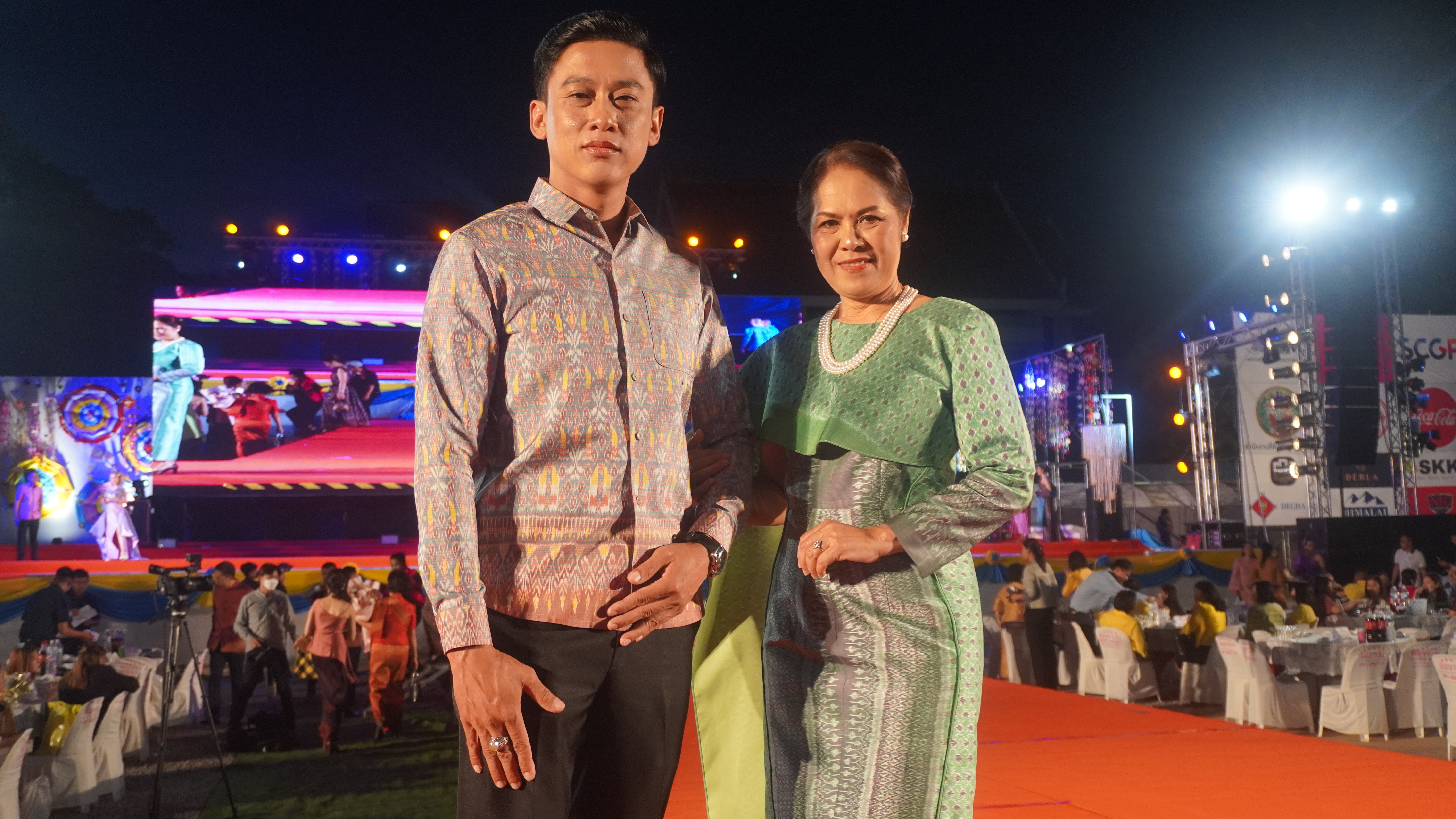 จังหวัดขอนเก่น : ร่วมกับชมรมแม่บ้านมหาดไทยจังหวัดขอนแก่น จัดงานเดินแฟชั่นโชว์ “ออนซอนผ้าไหม…ไทขอนแก่น ผ้าไทยใส่ให้สนุก” ในงานเทศกาลไหมนานาชาติ ประเพณีผูกเสี่ยว งานกาชาด จังหวัดขอนแก่น และงานขอนแก่นชอฟต์พาวเวอร์ ประจำปี 2566