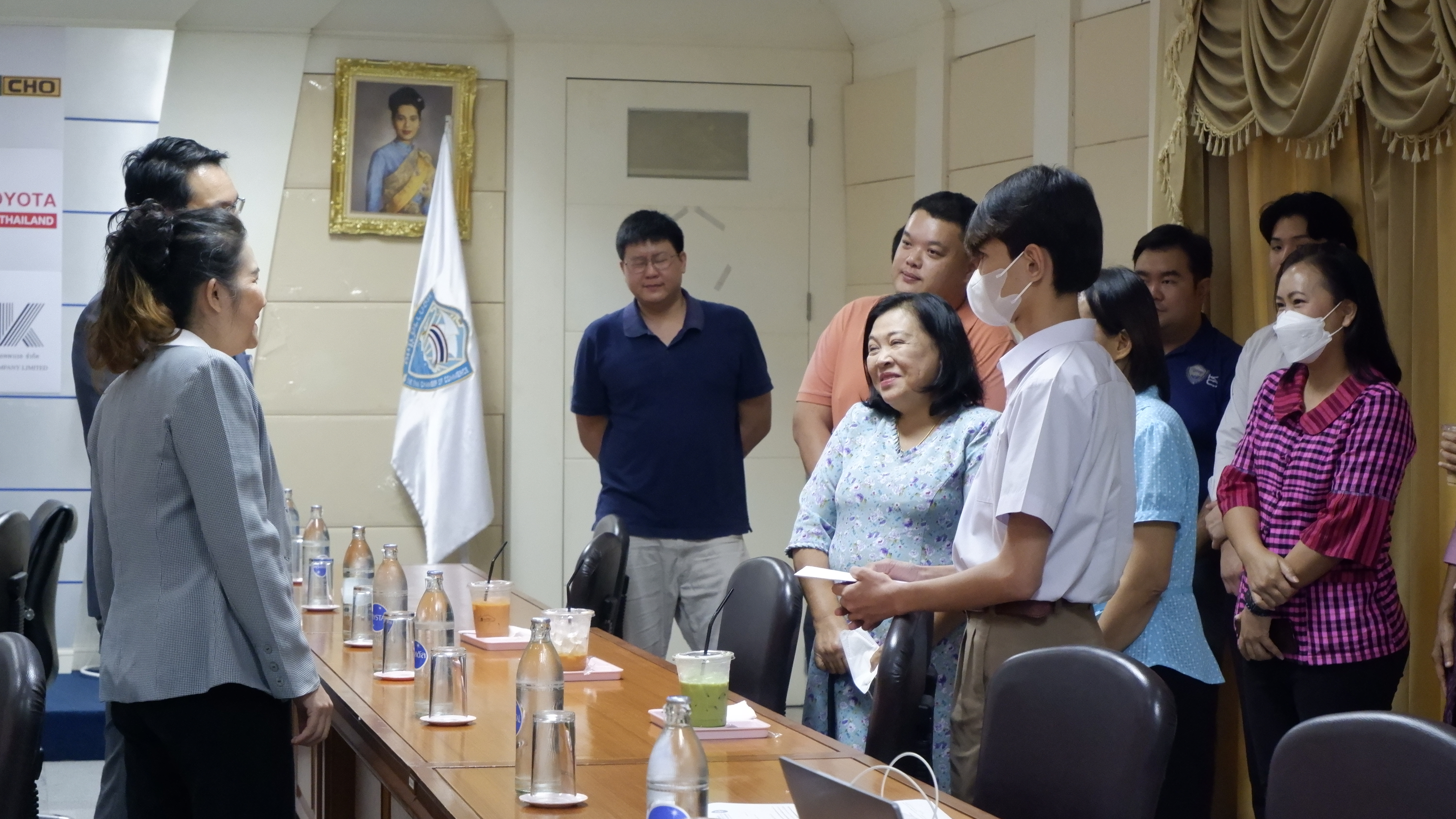 พช.ขอนแก่น : หอการค้าจังหวัดขอนแก่น มอบทุนการศึกษา ภายใต้ “โครงการปันเบี้ยปันน้ำใจ (YEC Khon Kaen)” กลุ่มเป้าหมายตามโครงการขจัดความยากจนและพัฒนาคนทุกช่วงวัยอย่างยั่งยืน ตามหลักปรัชญาของเศรษฐกิจพอเพียง