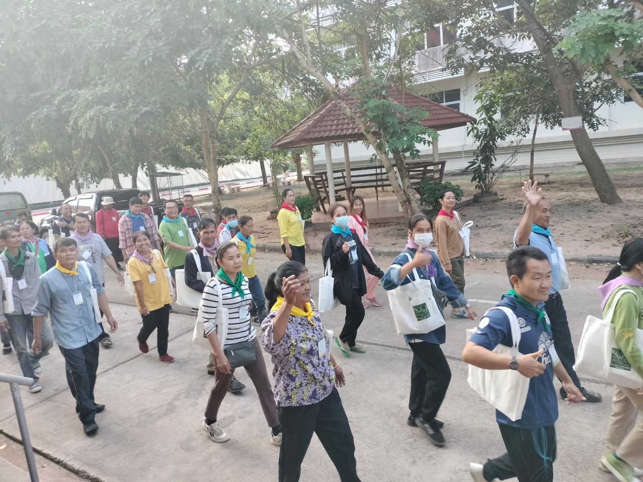 พช.ขอนแก่น : จัดฝึกอบรมโครงการพัฒนาหมู่บ้านเศรษฐกิจพอเพียง กิจกรรมที่ 1.1 อบรมแกนนำขับเคลื่อนหมู่บ้านเศรษฐกิจพอเพียง (วันที่2)