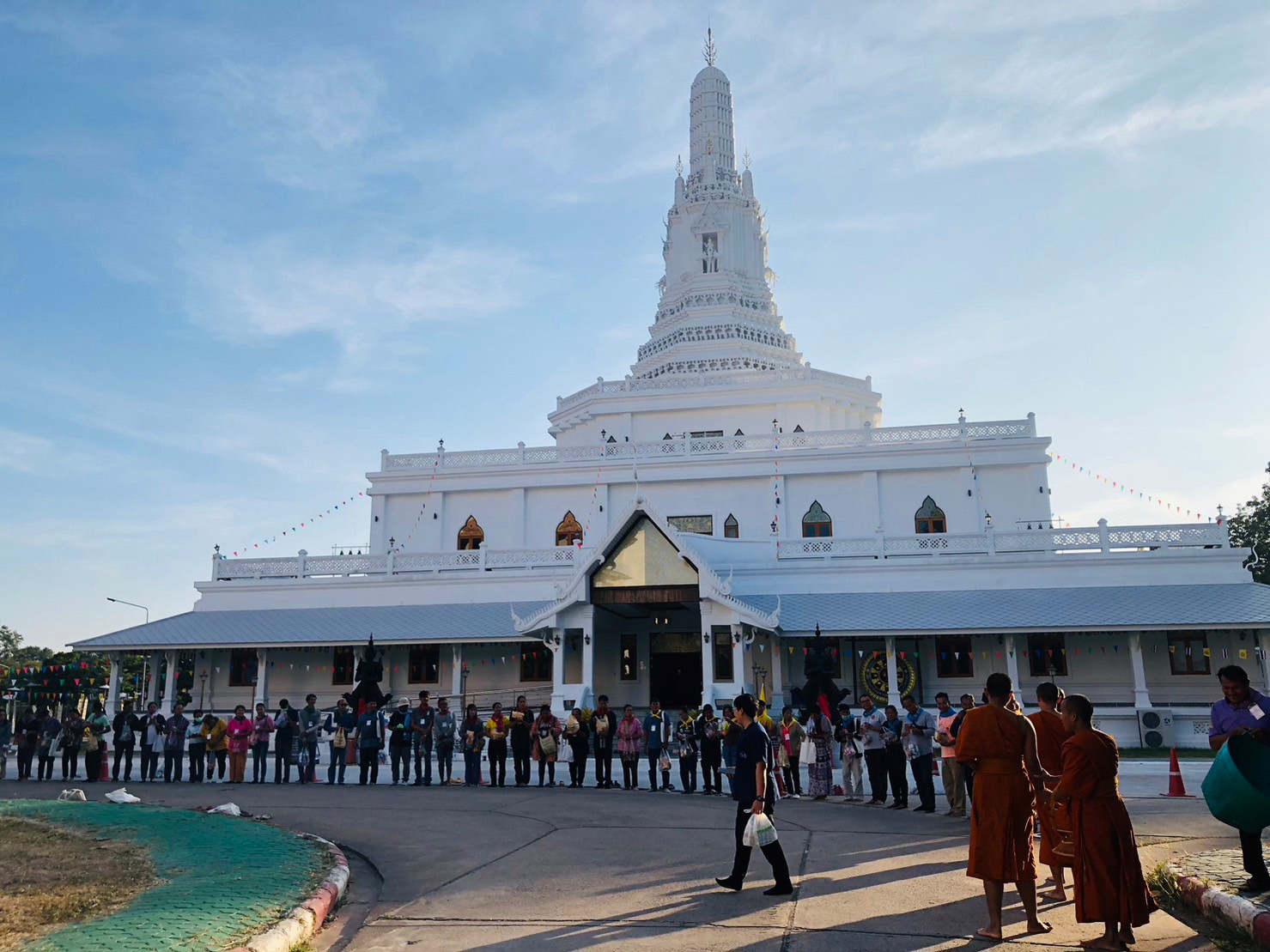 พช.ขอนแก่น : พระเดชพระคุณพระราชพัฒวัชรบัณฑิต,รศ.ดร. รองเจ้าคณะจังหวัดขอนแก่น มอบวุฒิบัตรแก่ผู้ผ่านการอบรม โครงการพัฒนาหมู่บ้านเศรษฐกิจพอเพียง ประจำปี 2567