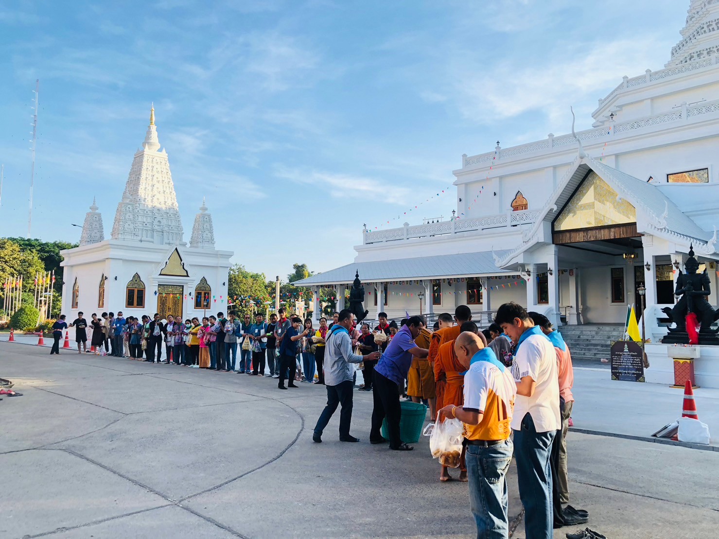 พช.ขอนแก่น : พระเดชพระคุณพระราชพัฒวัชรบัณฑิต,รศ.ดร. รองเจ้าคณะจังหวัดขอนแก่น มอบวุฒิบัตรแก่ผู้ผ่านการอบรม โครงการพัฒนาหมู่บ้านเศรษฐกิจพอเพียง ประจำปี 2567
