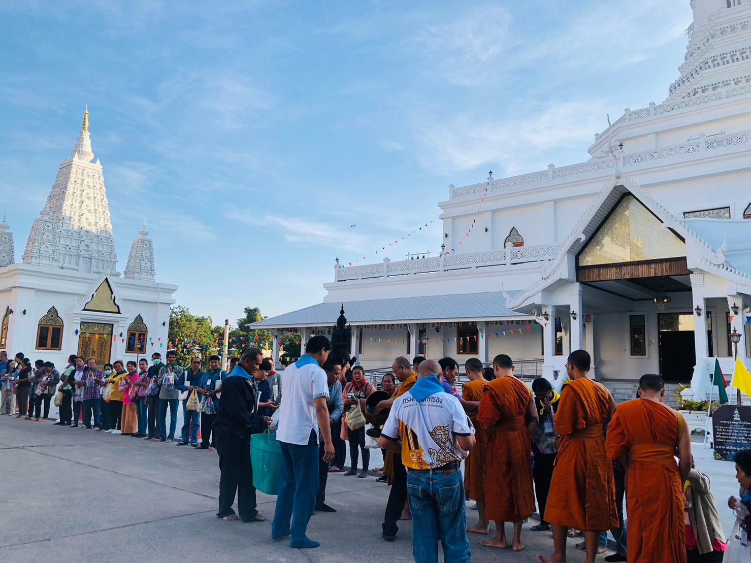 พช.ขอนแก่น : พระเดชพระคุณพระราชพัฒวัชรบัณฑิต,รศ.ดร. รองเจ้าคณะจังหวัดขอนแก่น มอบวุฒิบัตรแก่ผู้ผ่านการอบรม โครงการพัฒนาหมู่บ้านเศรษฐกิจพอเพียง ประจำปี 2567