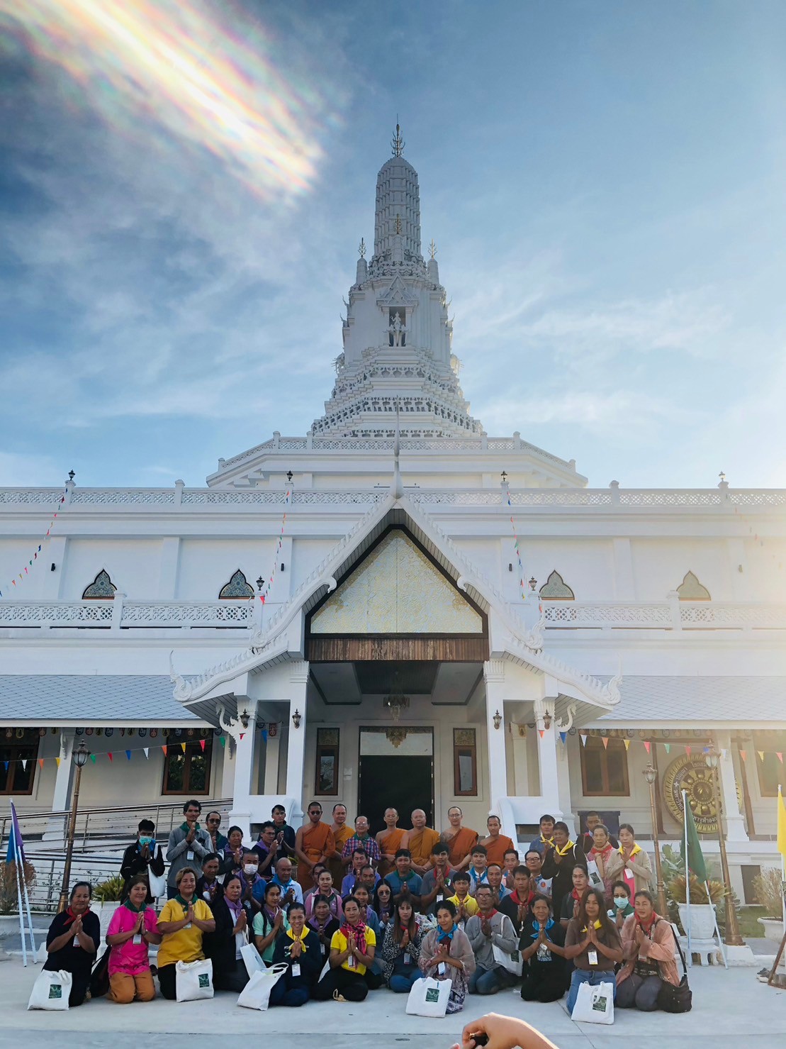 พช.ขอนแก่น : พระเดชพระคุณพระราชพัฒวัชรบัณฑิต,รศ.ดร. รองเจ้าคณะจังหวัดขอนแก่น มอบวุฒิบัตรแก่ผู้ผ่านการอบรม โครงการพัฒนาหมู่บ้านเศรษฐกิจพอเพียง ประจำปี 2567
