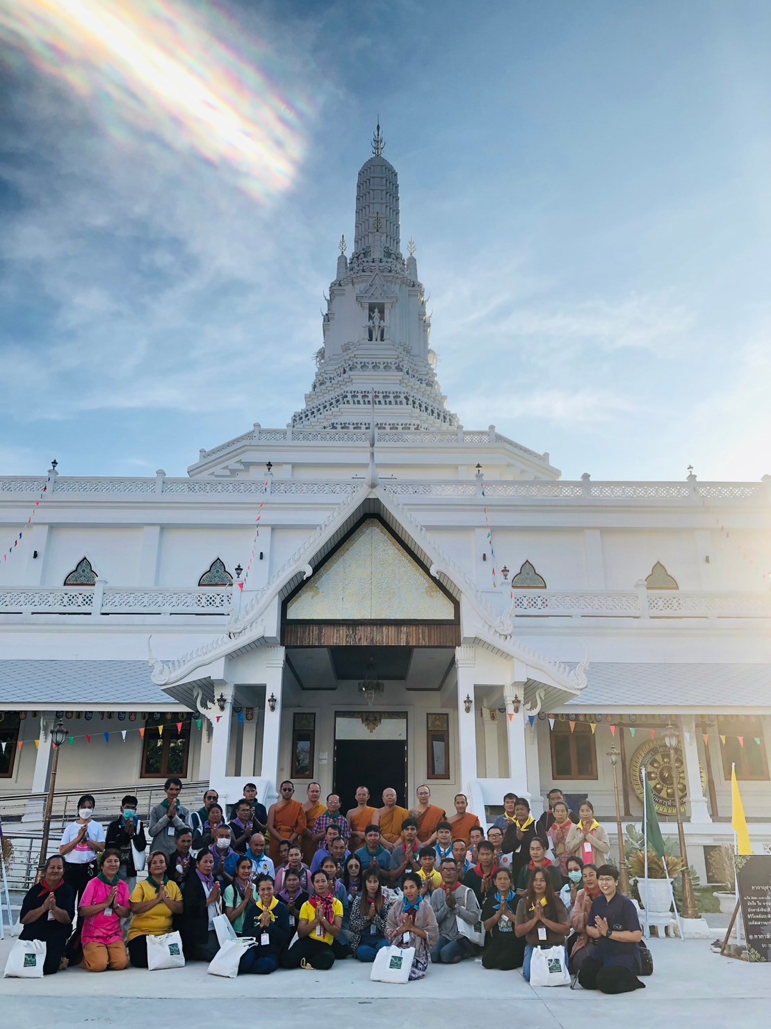 พช.ขอนแก่น : พระเดชพระคุณพระราชพัฒวัชรบัณฑิต,รศ.ดร. รองเจ้าคณะจังหวัดขอนแก่น มอบวุฒิบัตรแก่ผู้ผ่านการอบรม โครงการพัฒนาหมู่บ้านเศรษฐกิจพอเพียง ประจำปี 2567