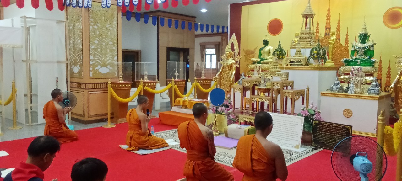 พช.ขอนแก่น : พระเดชพระคุณพระราชพัฒวัชรบัณฑิต,รศ.ดร. รองเจ้าคณะจังหวัดขอนแก่น มอบวุฒิบัตรแก่ผู้ผ่านการอบรม โครงการพัฒนาหมู่บ้านเศรษฐกิจพอเพียง ประจำปี 2567