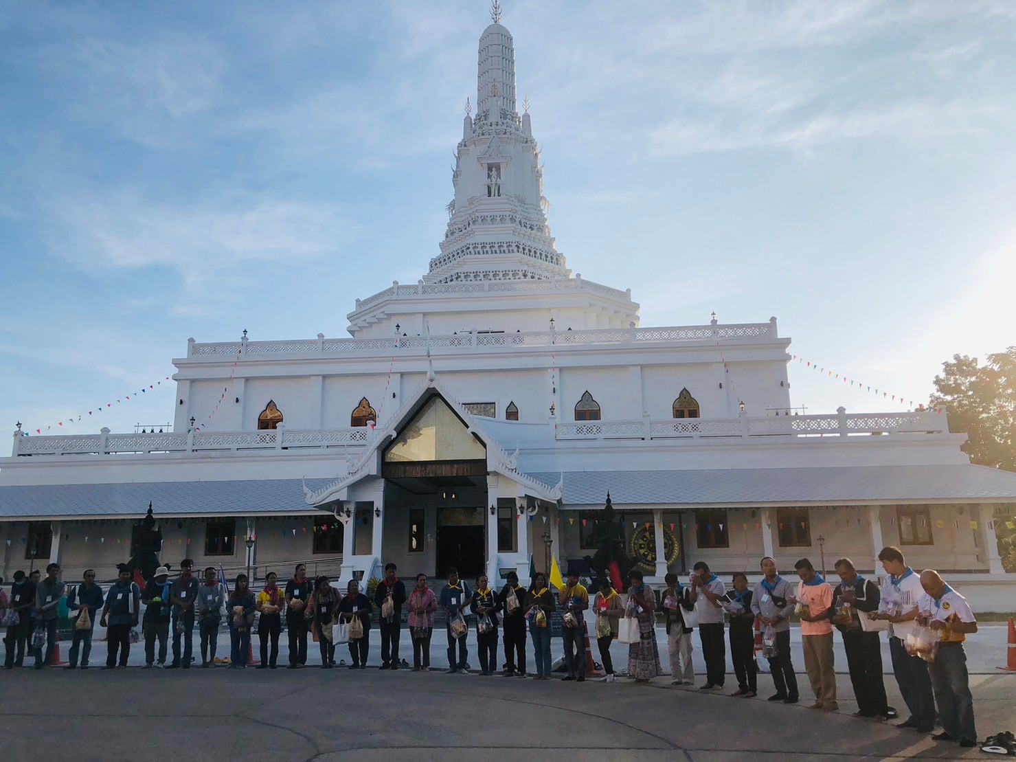 พช.ขอนแก่น : พระเดชพระคุณพระราชพัฒวัชรบัณฑิต,รศ.ดร. รองเจ้าคณะจังหวัดขอนแก่น มอบวุฒิบัตรแก่ผู้ผ่านการอบรม โครงการพัฒนาหมู่บ้านเศรษฐกิจพอเพียง ประจำปี 2567