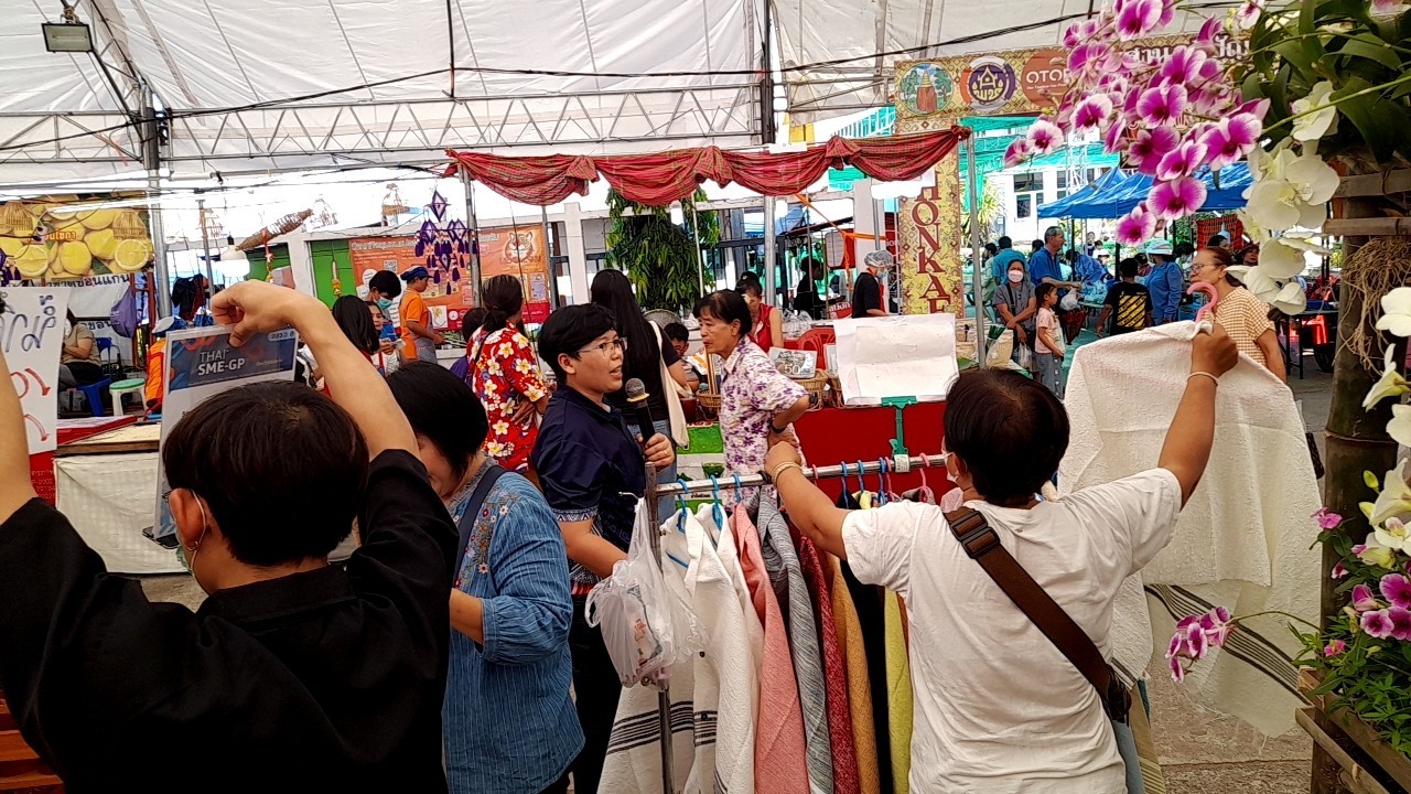 พช.ขอนแก่น : จัดแสดงและจำหน่ายผลิตภัณฑ์ชุมชน OTOP ในการจัดงานเทศกาลไหมนานาชาติ ประเพณีผูกเสี่ยว งานกาชาดจังหวัดขอนแก่น และงานขอนแก่นชอฟพาวเวอร์ ประจำปี 2566 ภายใต้ Theme งาน “สืบสานภูมิปัญญา สร้างคุณค่า OTOP ไทย”