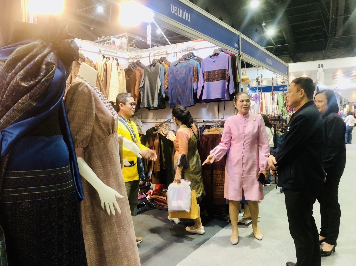 พช.ขอนแก่น : ร่วมงาน OTOP City 2023 “ช้อปสนุก ส่งสุขท้ายปี สินค้าดี จากภูมิปัญญาไทย”