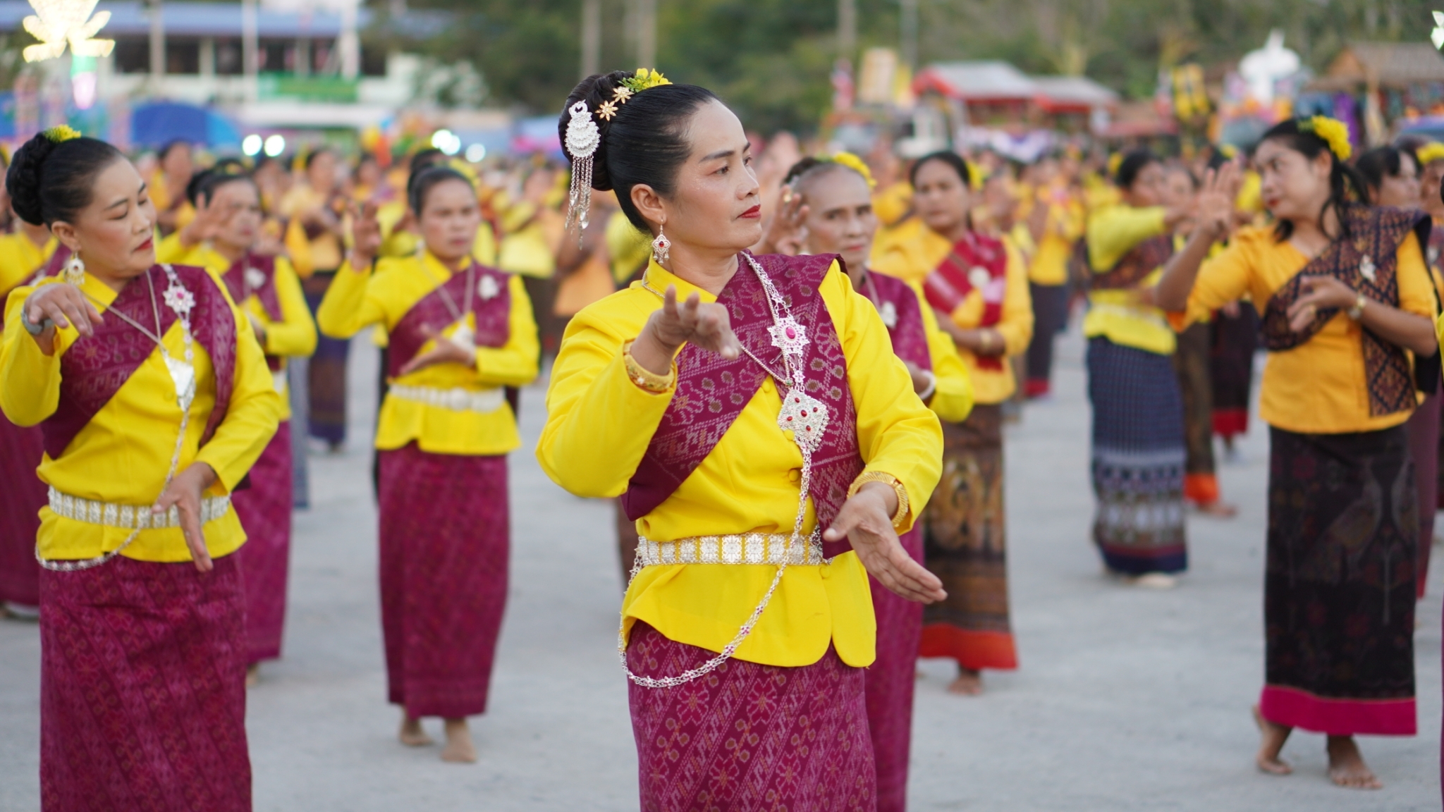 พช.ขอนแก่น : ร่วมงานประเพณีบุญกุ้มข้าวใหญ่และของดีอำเภอหนองสองห้อง ประจำปี 2567