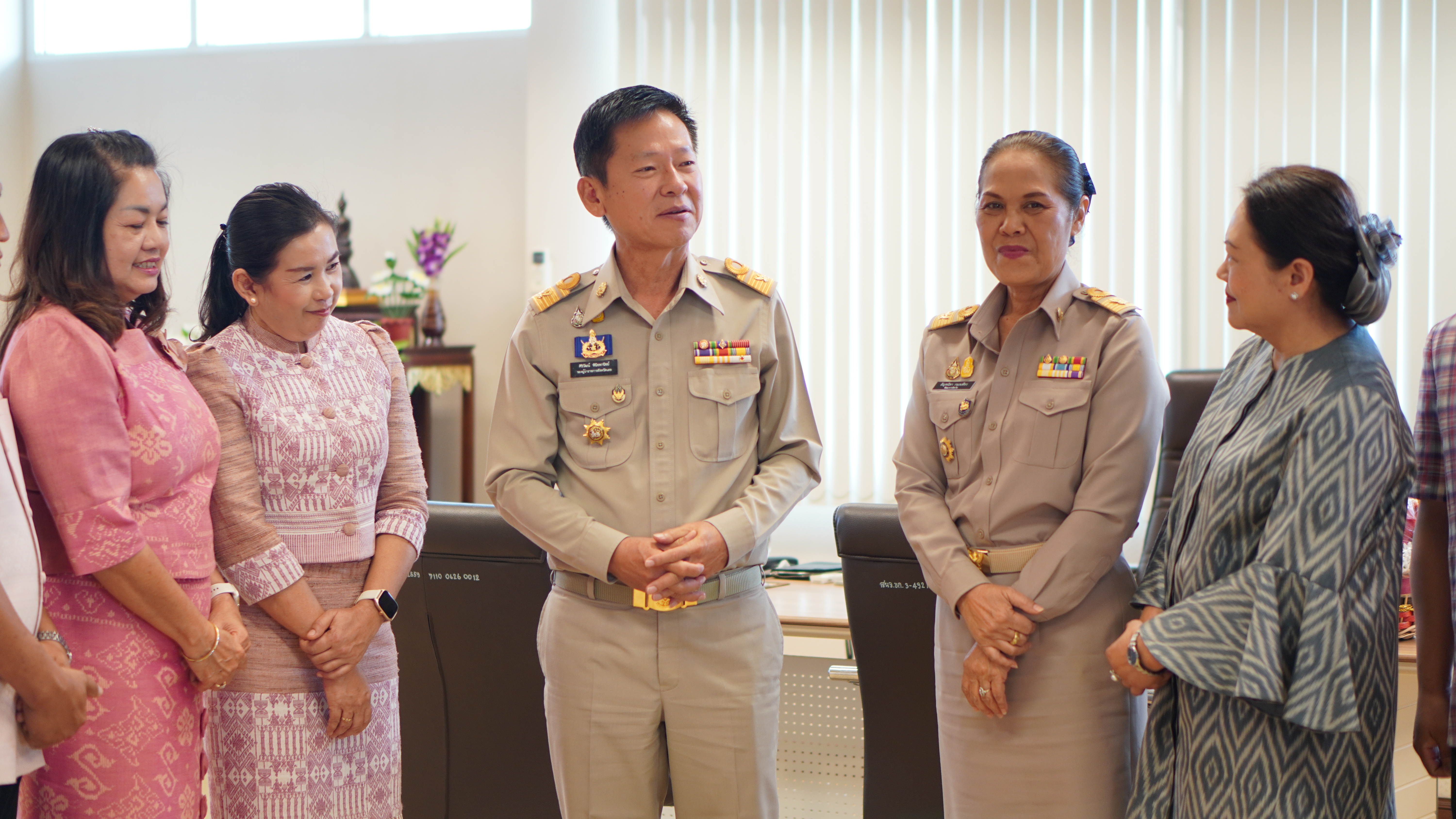 พช.ขอนแก่น : เข้าอวยพรและขอรับโอวาทจากรองผู้ว่าราชการจังหวัดขอนแก่น และพัฒนาการจังหวัดขอนแก่น เนื่องในโอกาสส่งท้ายปีเก่า ต้อนรับปีใหม่ พุทธศักราช 2567