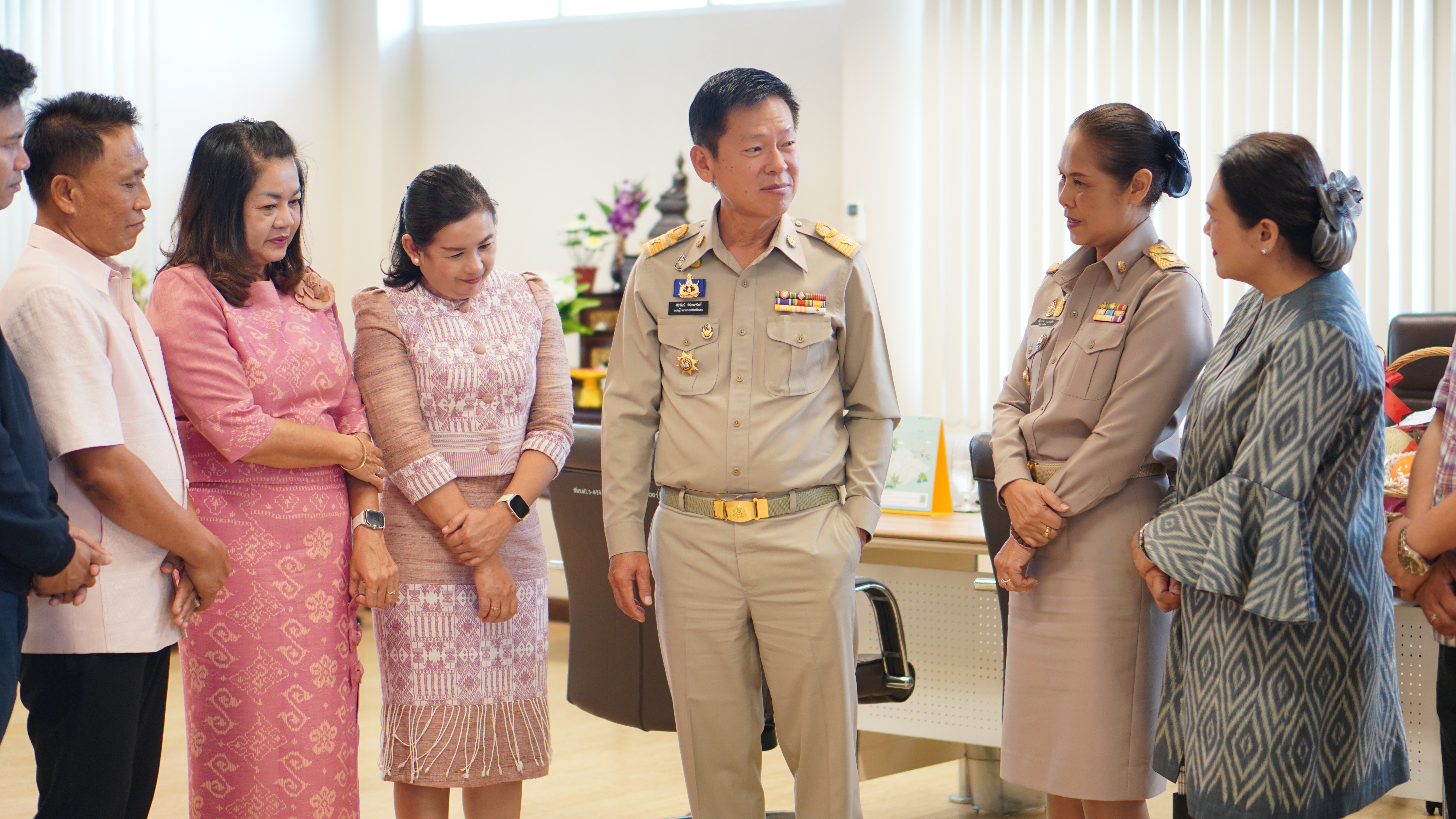 พช.ขอนแก่น : เข้าอวยพรและขอรับโอวาทจากรองผู้ว่าราชการจังหวัดขอนแก่น และพัฒนาการจังหวัดขอนแก่น เนื่องในโอกาสส่งท้ายปีเก่า ต้อนรับปีใหม่ พุทธศักราช 2567
