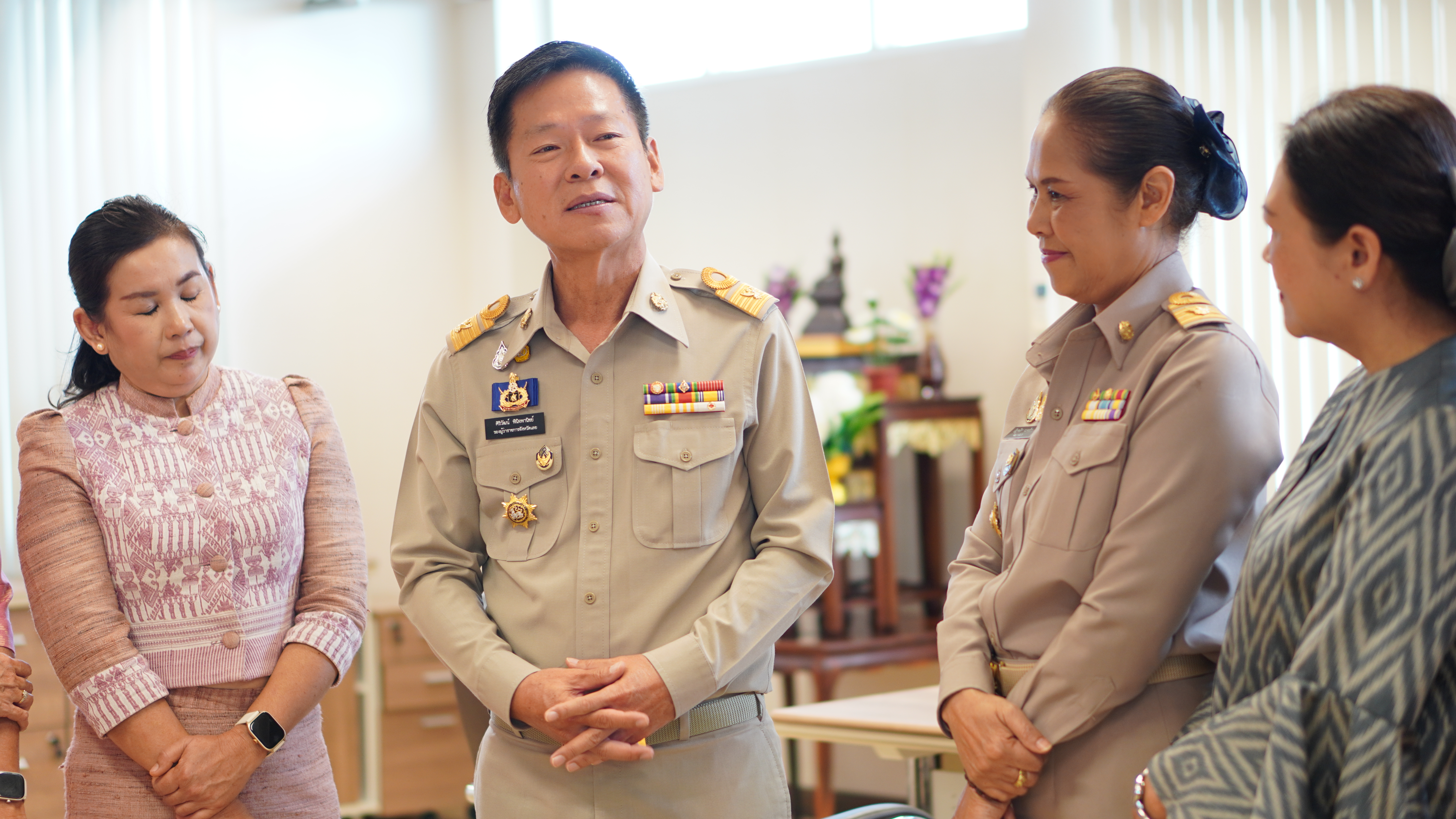 พช.ขอนแก่น : เข้าอวยพรและขอรับโอวาทจากรองผู้ว่าราชการจังหวัดขอนแก่น และพัฒนาการจังหวัดขอนแก่น เนื่องในโอกาสส่งท้ายปีเก่า ต้อนรับปีใหม่ พุทธศักราช 2567
