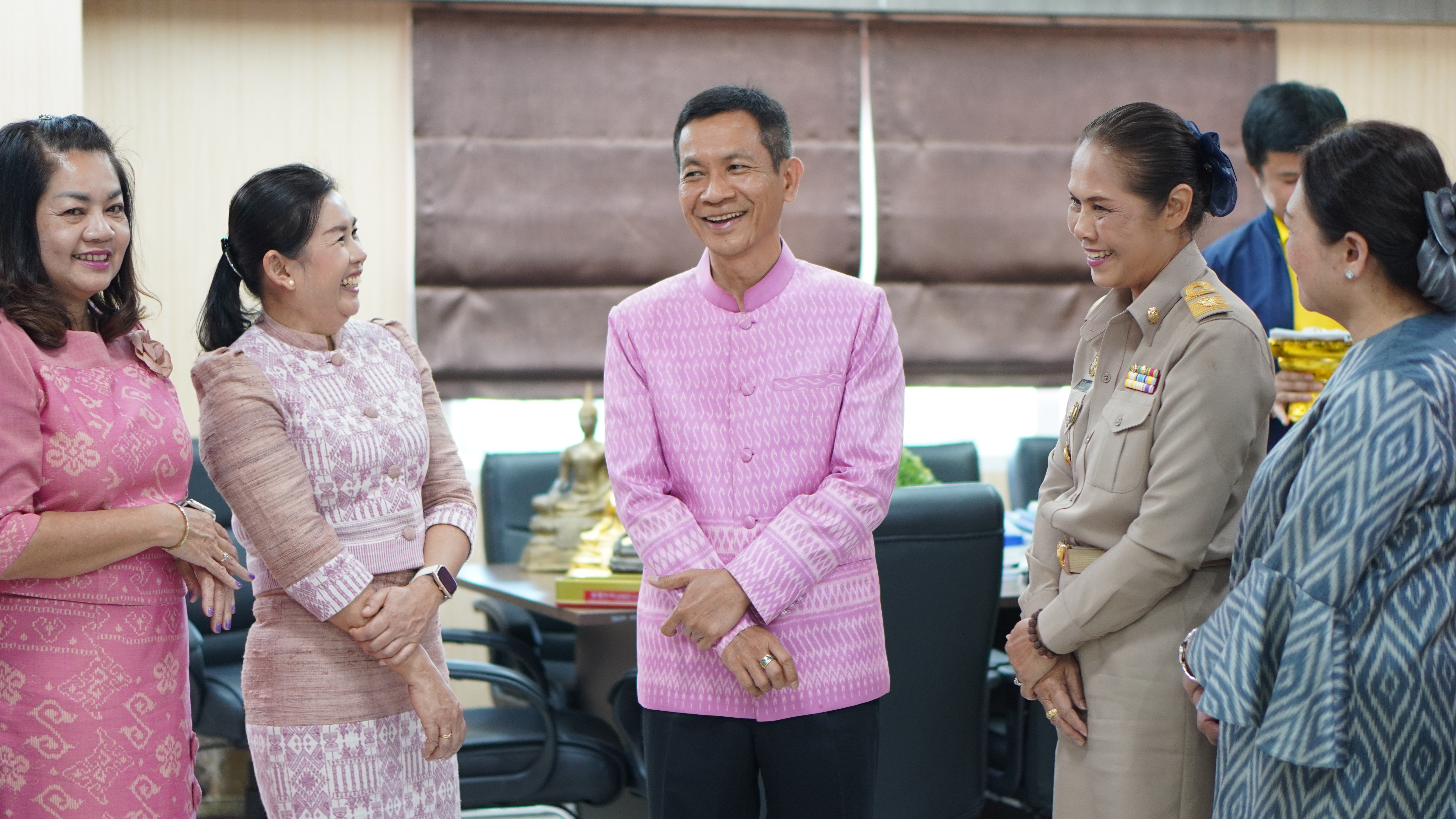 พช.ขอนแก่น : เข้าอวยพรและขอรับโอวาทจากรองผู้ว่าราชการจังหวัดขอนแก่น และพัฒนาการจังหวัดขอนแก่น เนื่องในโอกาสส่งท้ายปีเก่า ต้อนรับปีใหม่ พุทธศักราช 2567