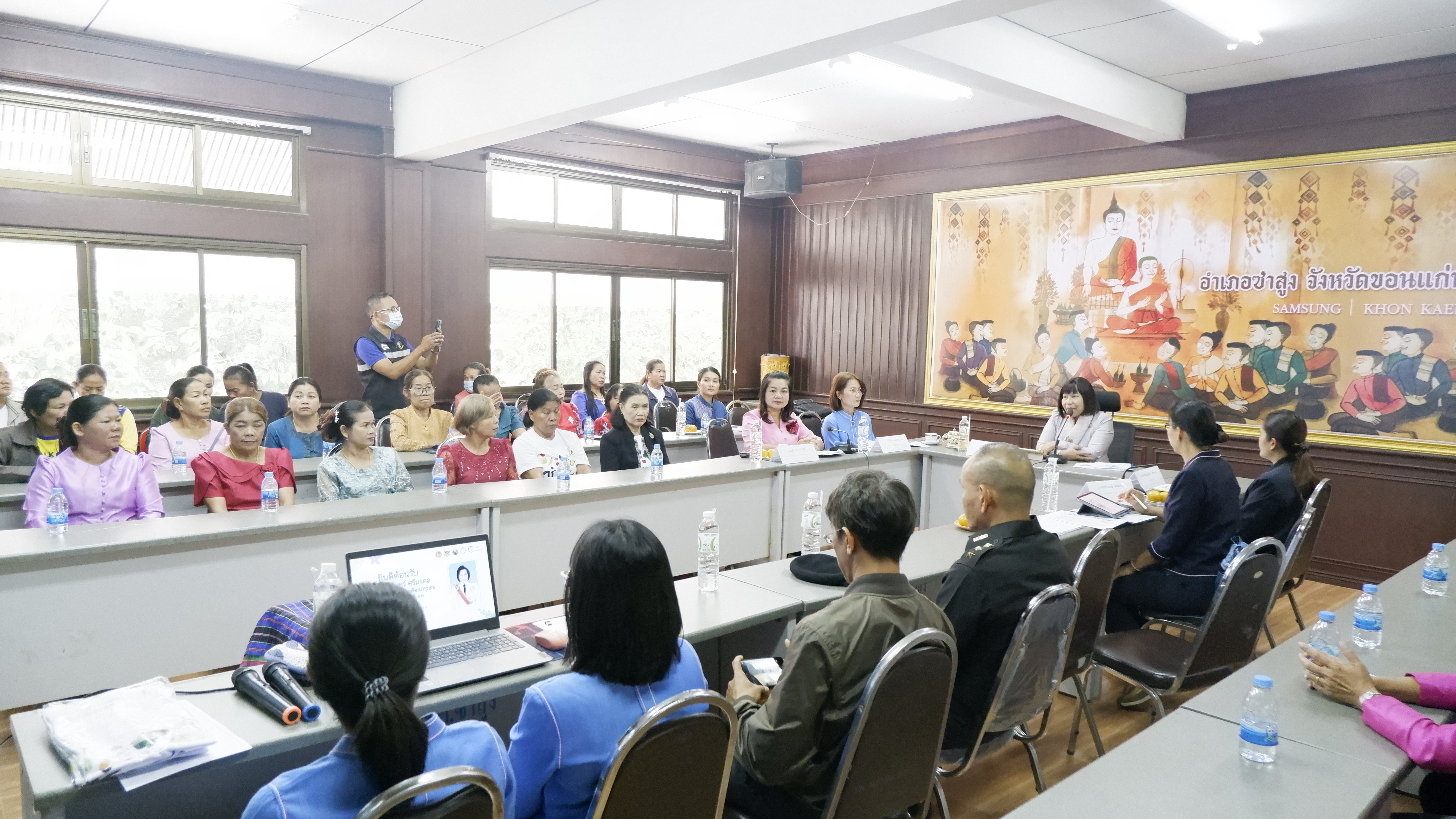 พช.ขอนแก่น : ผู้ตรวจราชการกรม กรมการพัฒนาชุมชน เขตตรวจราชการที่ 12 (นางนวลจันทร์ ศรีมงคล) ลงพื้นที่ตรวจติดตามผลการดำเนินงานตามภารกิจสำคัญกรมการพัฒนาชุมชน อำเภอซำสูง จังหวัดขอนแก่น