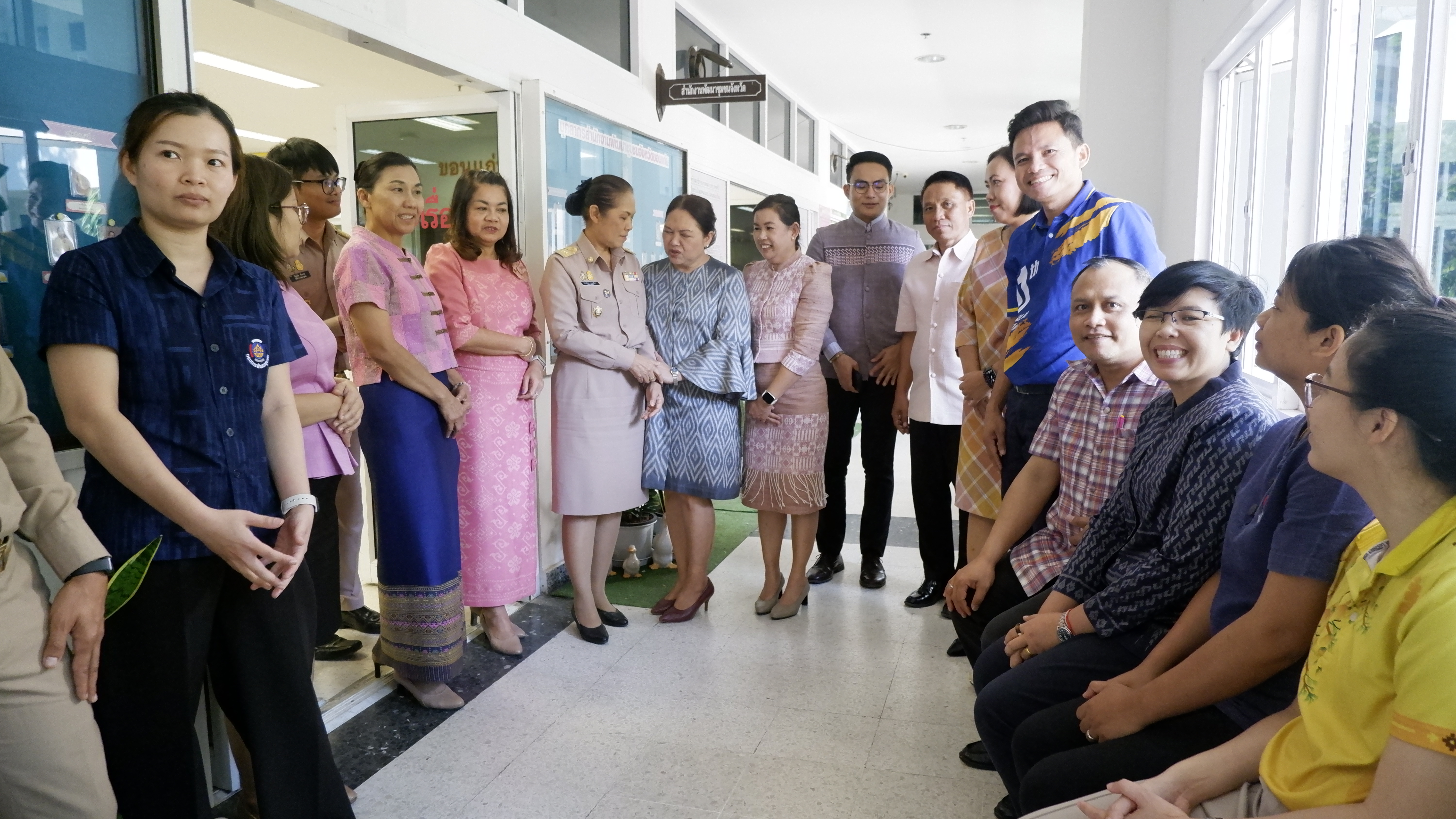 พช.ขอนแก่น : เข้าอวยพรและขอรับโอวาทจากรองผู้ว่าราชการจังหวัดขอนแก่น และพัฒนาการจังหวัดขอนแก่น เนื่องในโอกาสส่งท้ายปีเก่า ต้อนรับปีใหม่ พุทธศักราช 2567