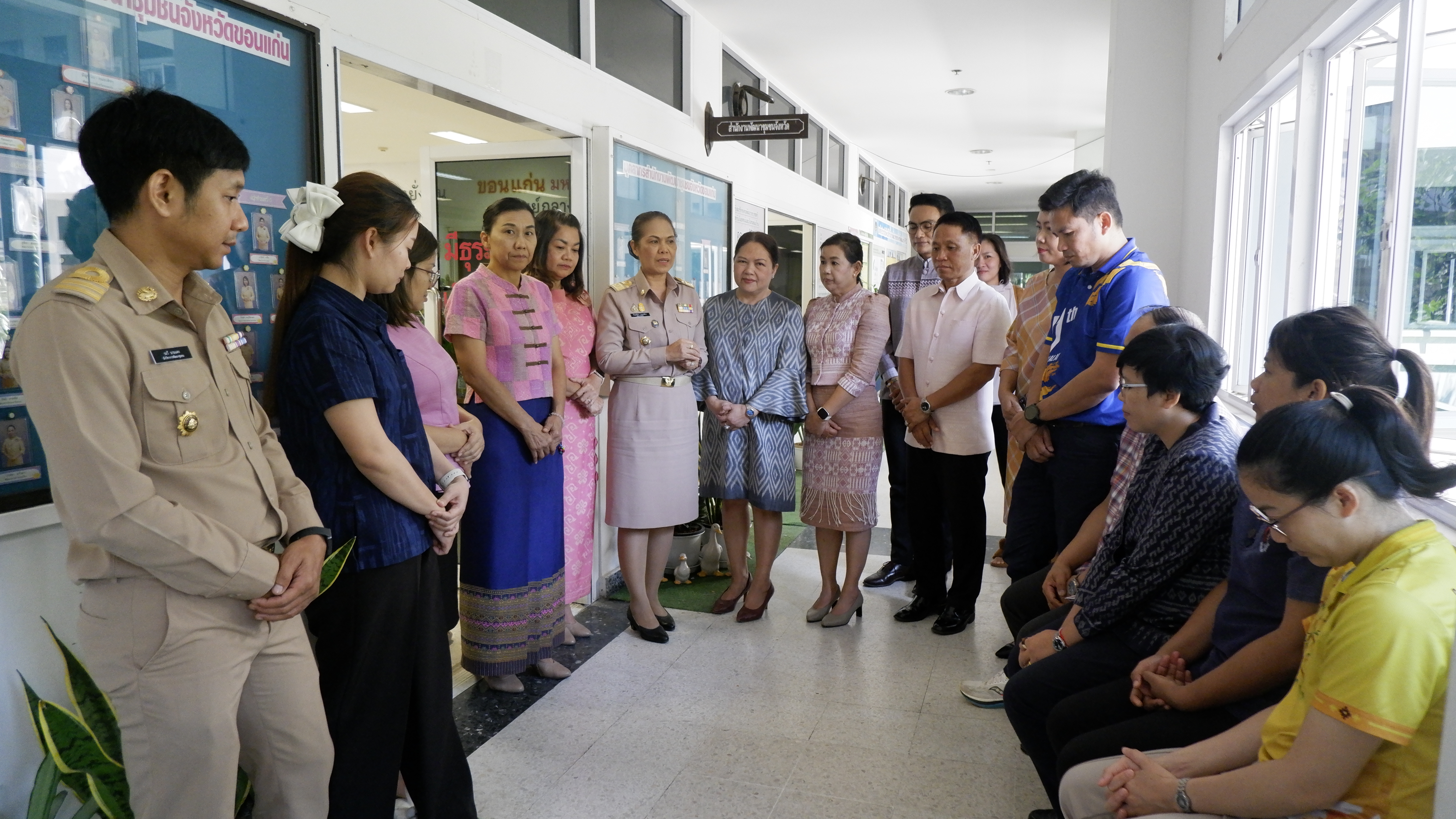 พช.ขอนแก่น : เข้าอวยพรและขอรับโอวาทจากรองผู้ว่าราชการจังหวัดขอนแก่น และพัฒนาการจังหวัดขอนแก่น เนื่องในโอกาสส่งท้ายปีเก่า ต้อนรับปีใหม่ พุทธศักราช 2567
