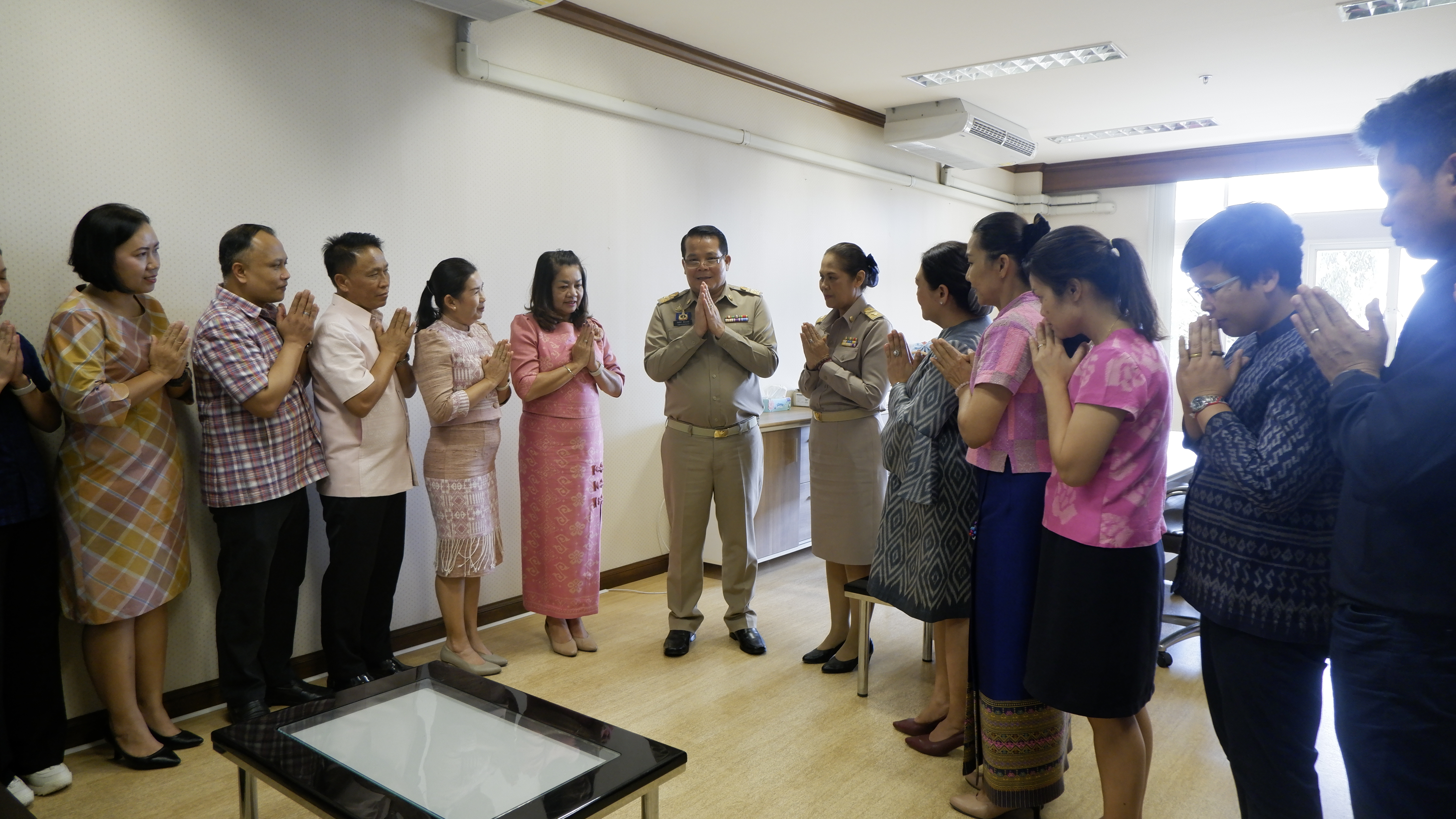 พช.ขอนแก่น : เข้าอวยพรและขอรับโอวาทจากรองผู้ว่าราชการจังหวัดขอนแก่น และพัฒนาการจังหวัดขอนแก่น เนื่องในโอกาสส่งท้ายปีเก่า ต้อนรับปีใหม่ พุทธศักราช 2567
