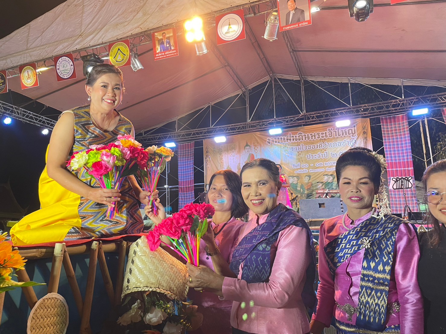 พช.ขอนแก่น : ร่วมเดินแบบผ้าไทย “ตระการผ้าไทย งานแผ่นดินพระเจ้าใหญ่ ไทซำสูง”