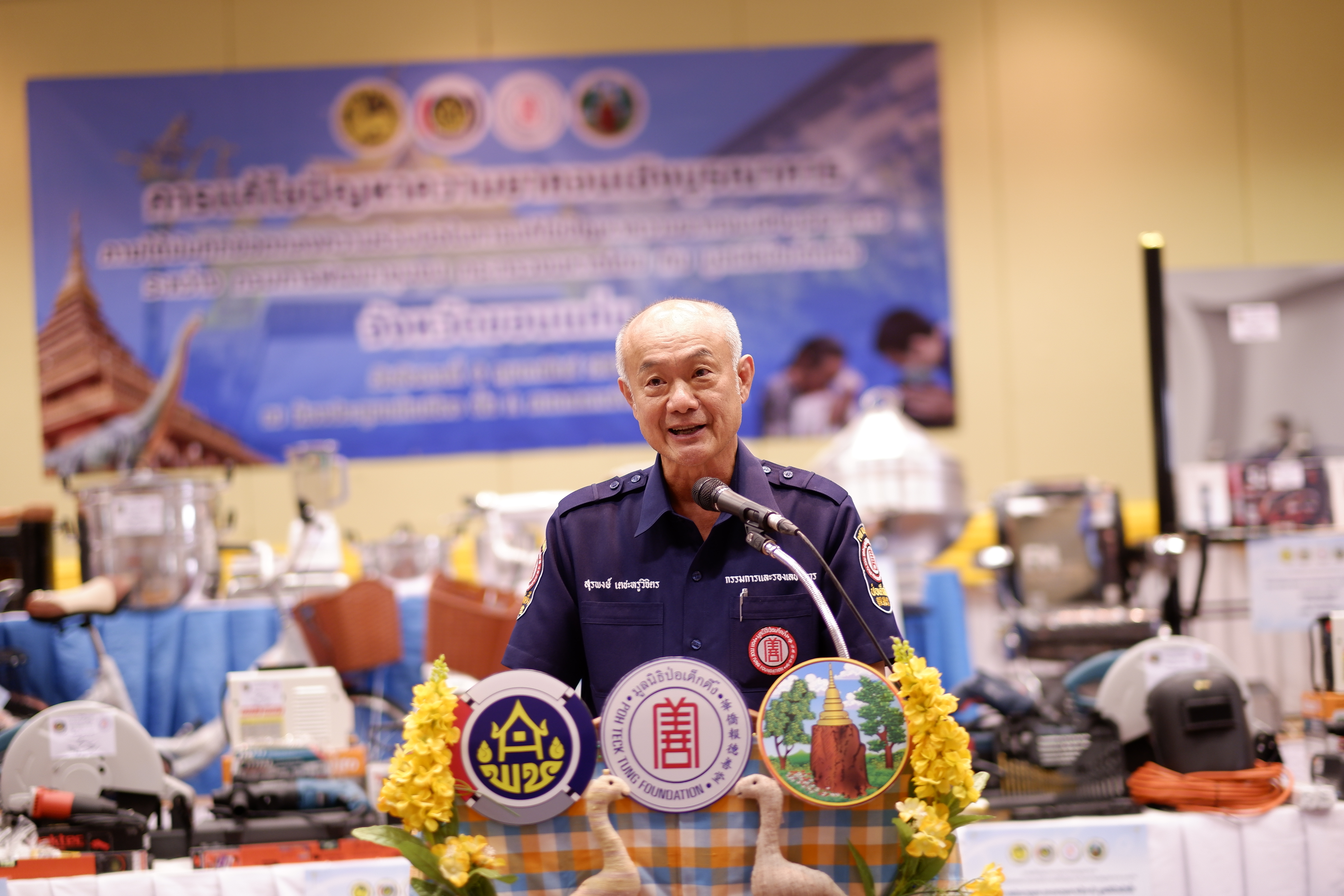 พช.ขอนแก่น : กรมการพัฒนาชุมชน ร่วมกับ มูลนิธิป่อเต็กตึ๊ง “สร้างชีวิต” อย่างยั่งยืน มอบอุปกรณ์ประกอบอาชีพครัวเรือนยากจน จังหวัดขอนแก่น