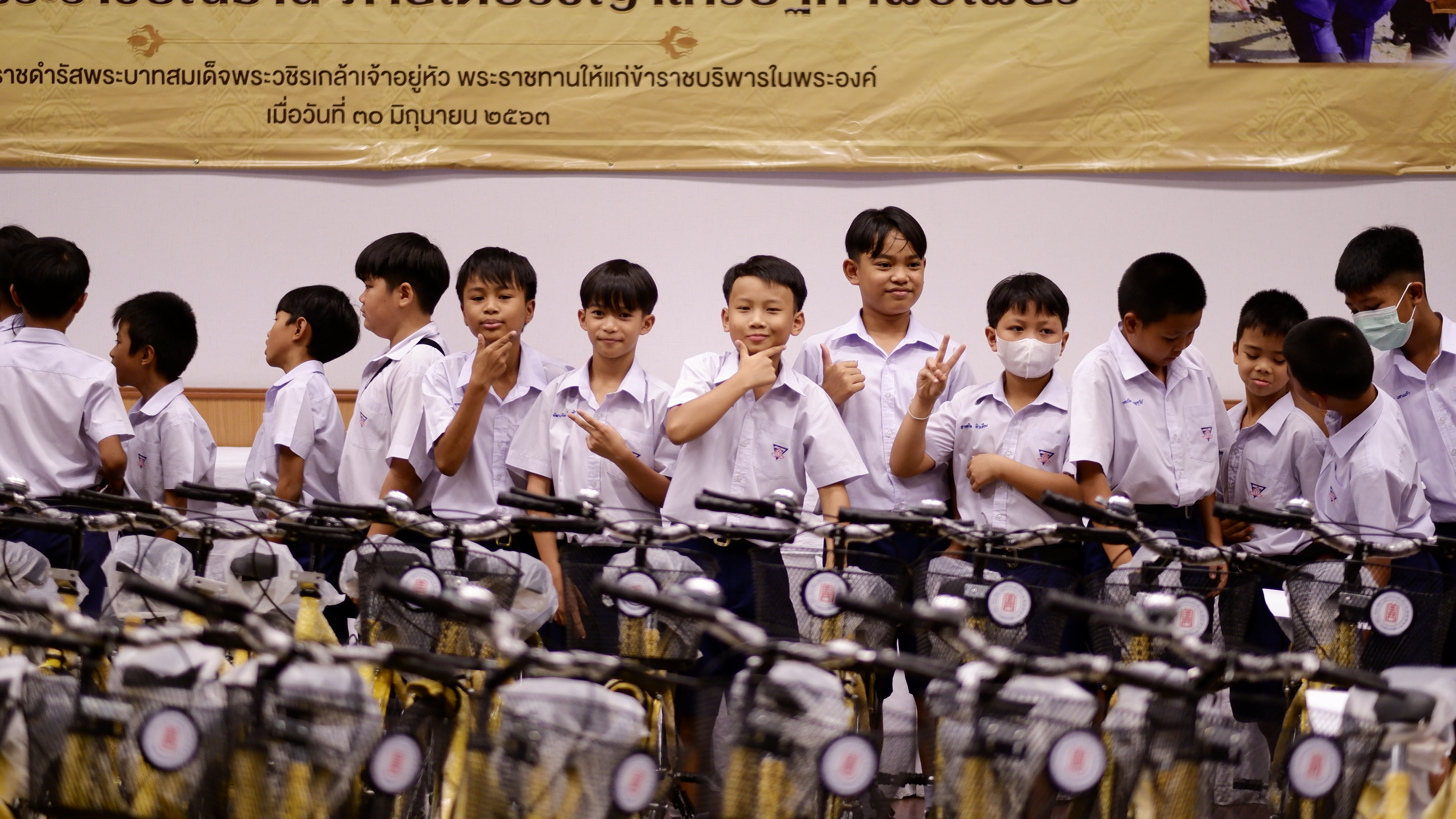 พช.ขอนแก่น : กรมการพัฒนาชุมชน ร่วมกับ มูลนิธิป่อเต็กตึ๊ง “สร้างชีวิต” อย่างยั่งยืน มอบอุปกรณ์ประกอบอาชีพครัวเรือนยากจน จังหวัดขอนแก่น