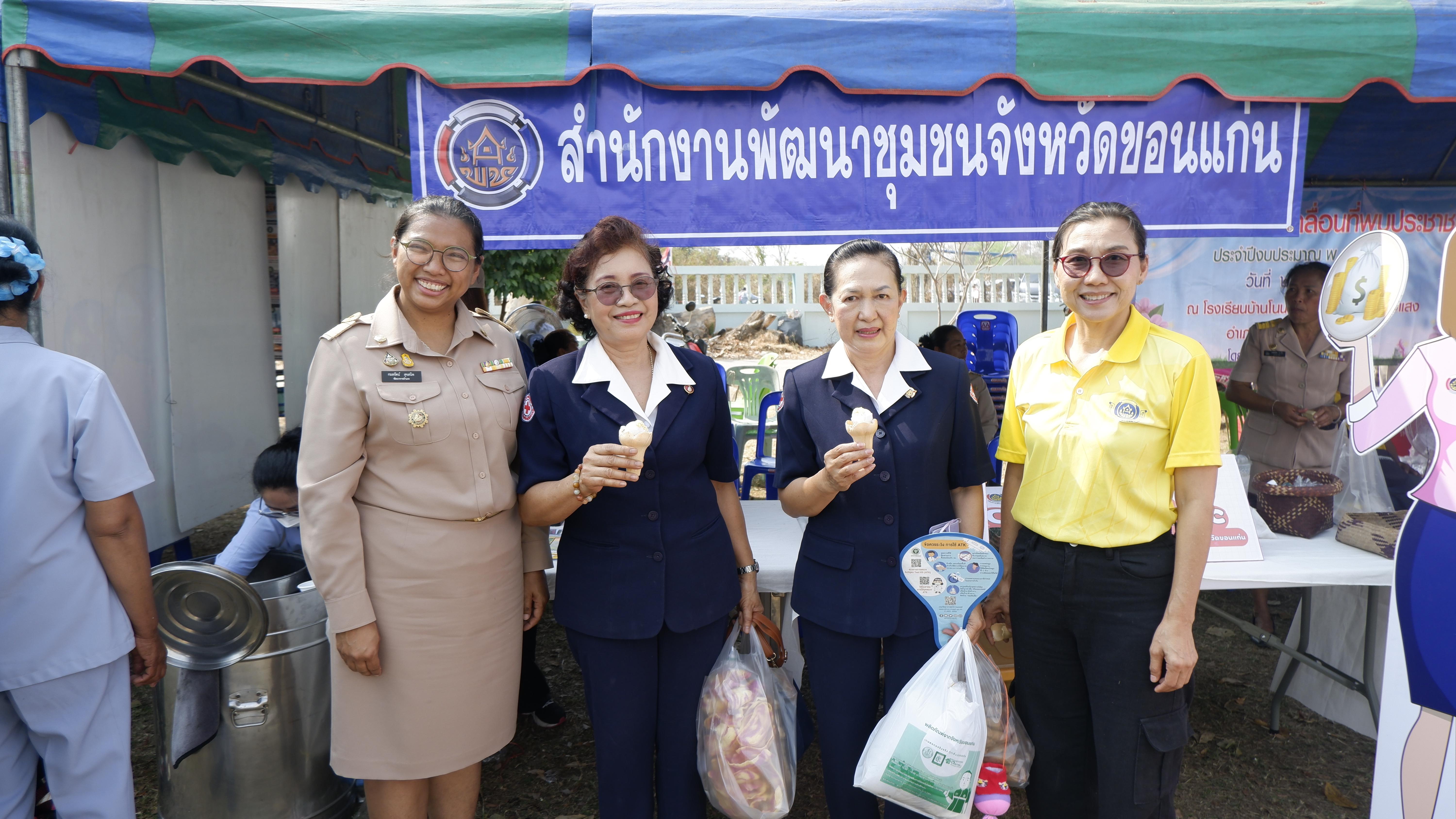 จังหวัดขอนแก่น : ออกให้บริการหน่วยแพทย์ พอ.สว.และหน่วยบำบัดทุกข์ บำรุงสุข สร้างรอยยิ้มให้กับประชาชน อำเภอชนบท