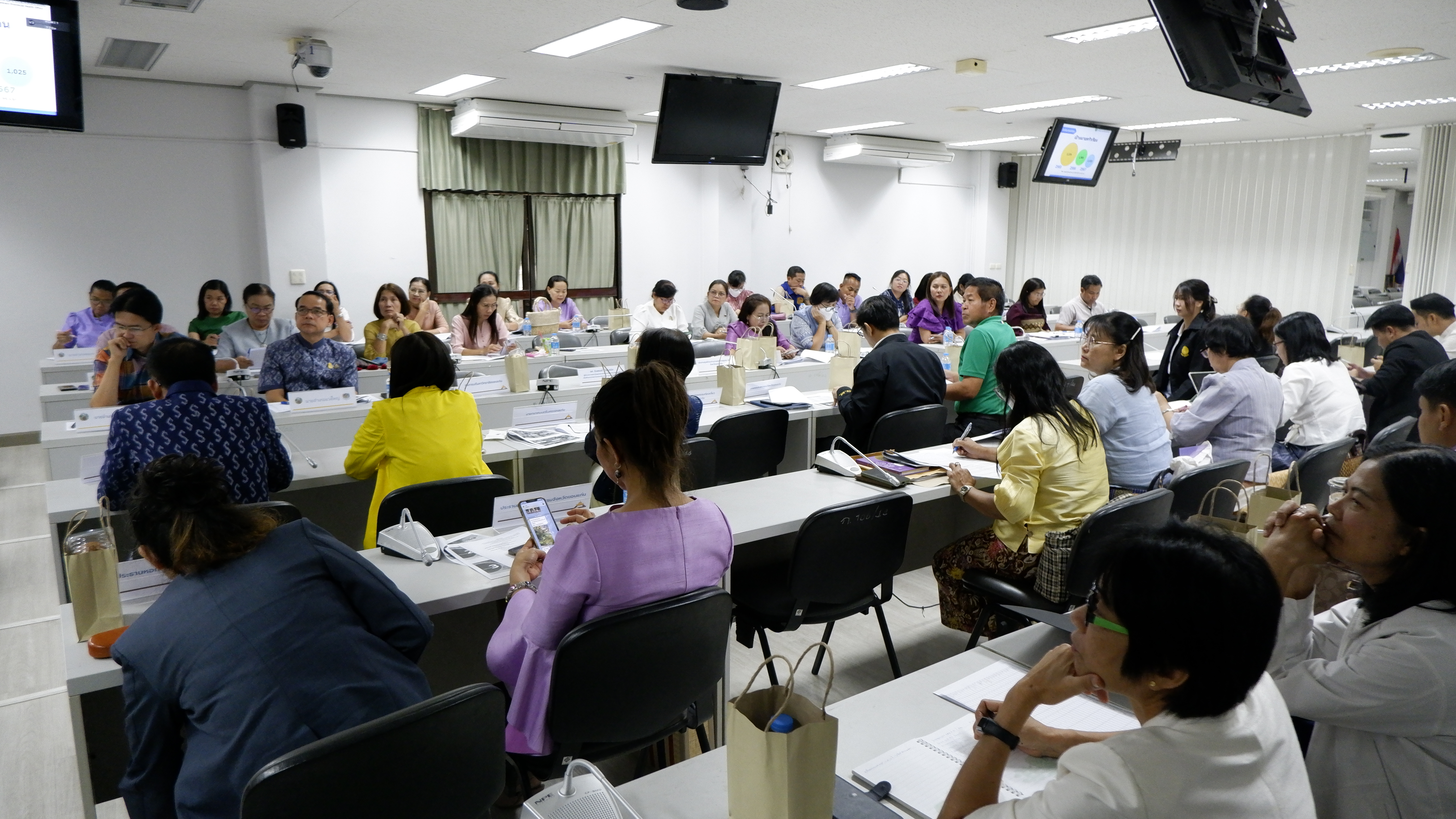จังหวัดขอนแก่น : ประชุมคณะกรรมการบริหารศูนย์อำนวยการขจัดความยากจนและพัฒนาคนทุกชวงวัยอย่างยั่งยืนตามหลักปรัชญาของเศรษฐกิจพอเพียง จังหวัดขอนแก่น (คจพ.จ.ขก) ครั้งที่ 1/2567