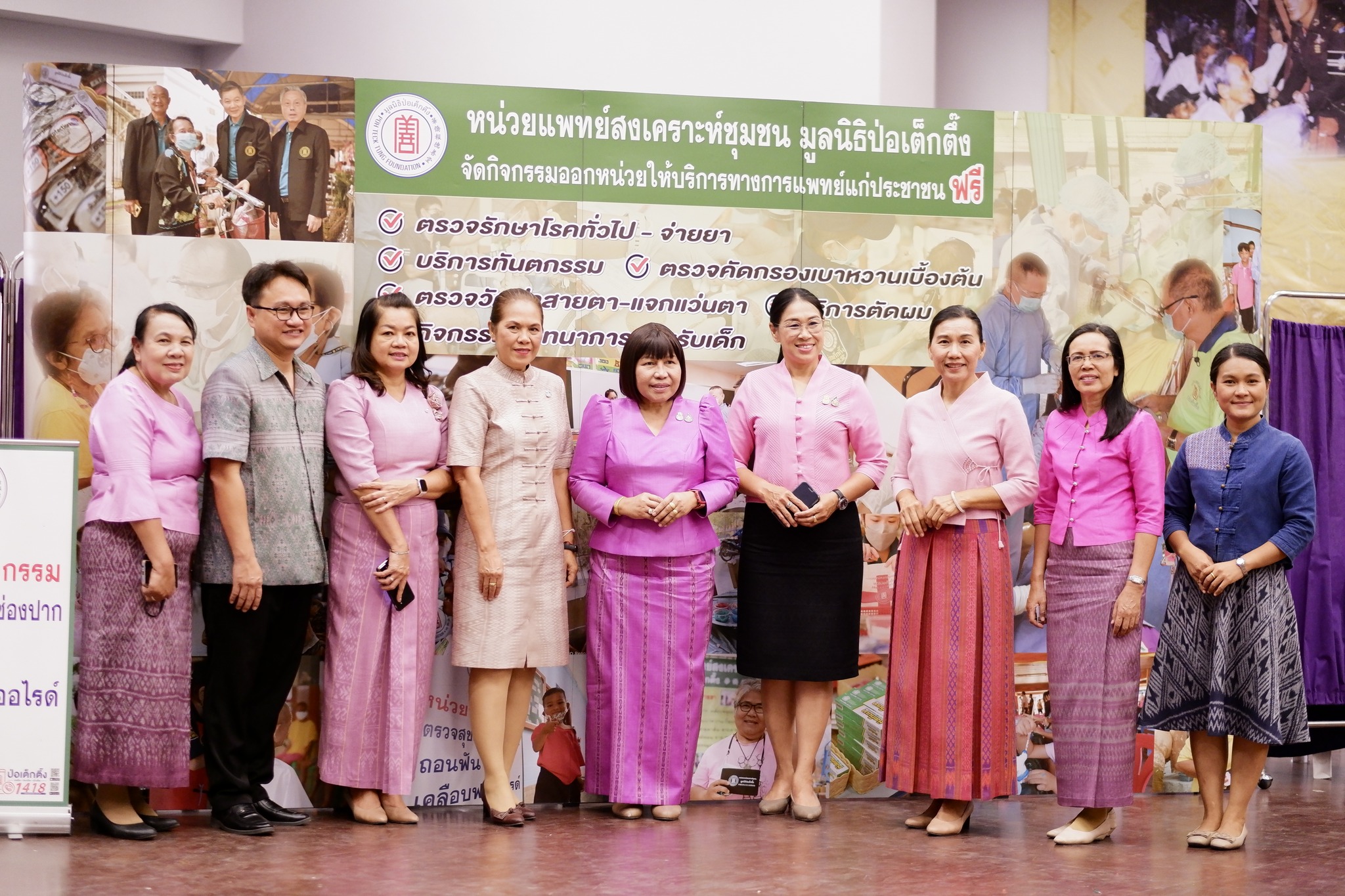 พช.ขอนแก่น : กรมการพัฒนาชุมชน ร่วมกับ มูลนิธิป่อเต็กตึ๊ง “สร้างชีวิต” อย่างยั่งยืน มอบอุปกรณ์ประกอบอาชีพครัวเรือนยากจน จังหวัดขอนแก่น