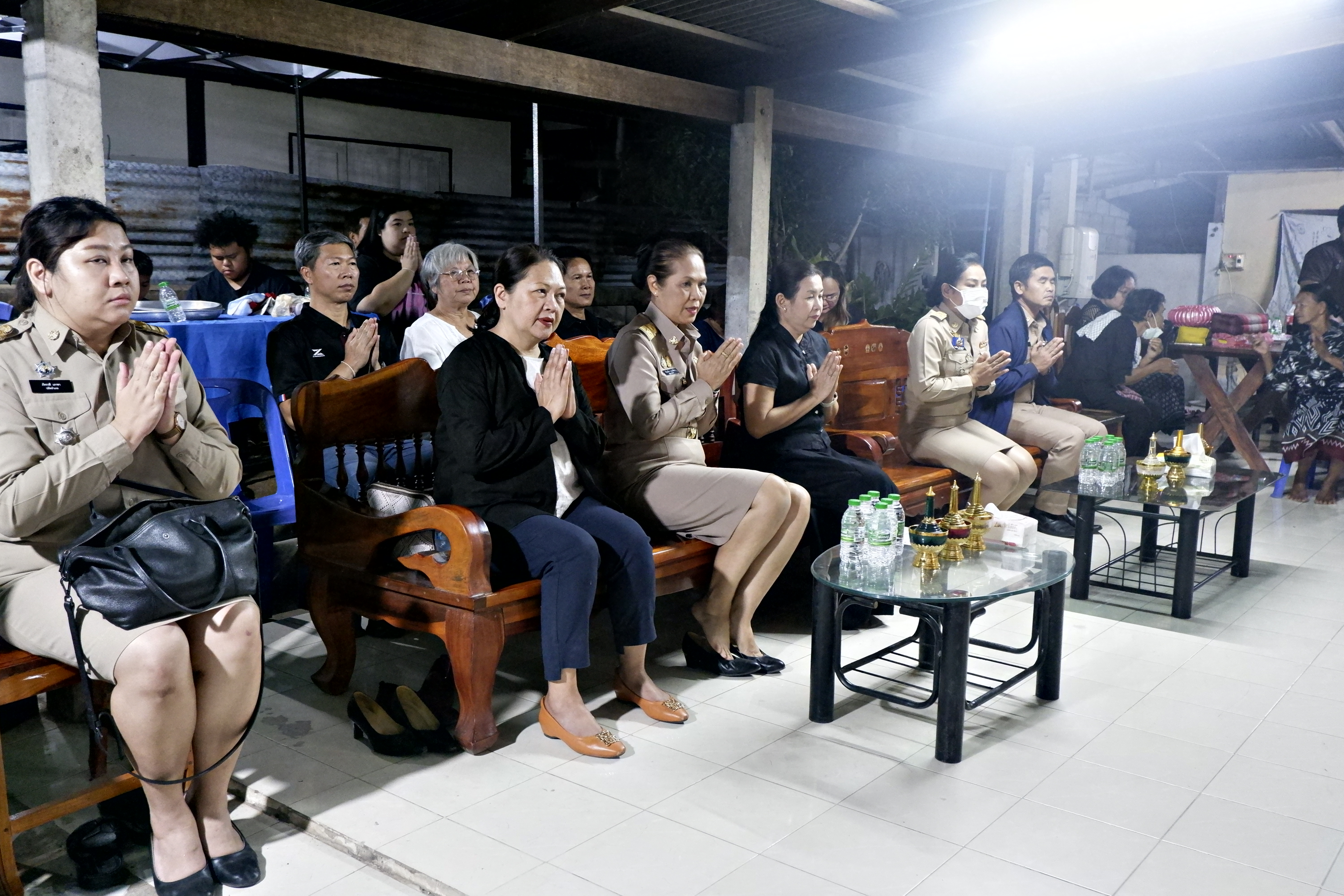 พช.ขอนแก่น : ร่วมเป็นเจ้าภาพฟังสวดพระอภิธรรม คุณแม่สอน สิทธิ มารดาของ นายโยธิน สิทธิ พัฒนาการอำเภอชุมแพ สำนักงานพัฒนาชุมชนอำเภอชุมแพ