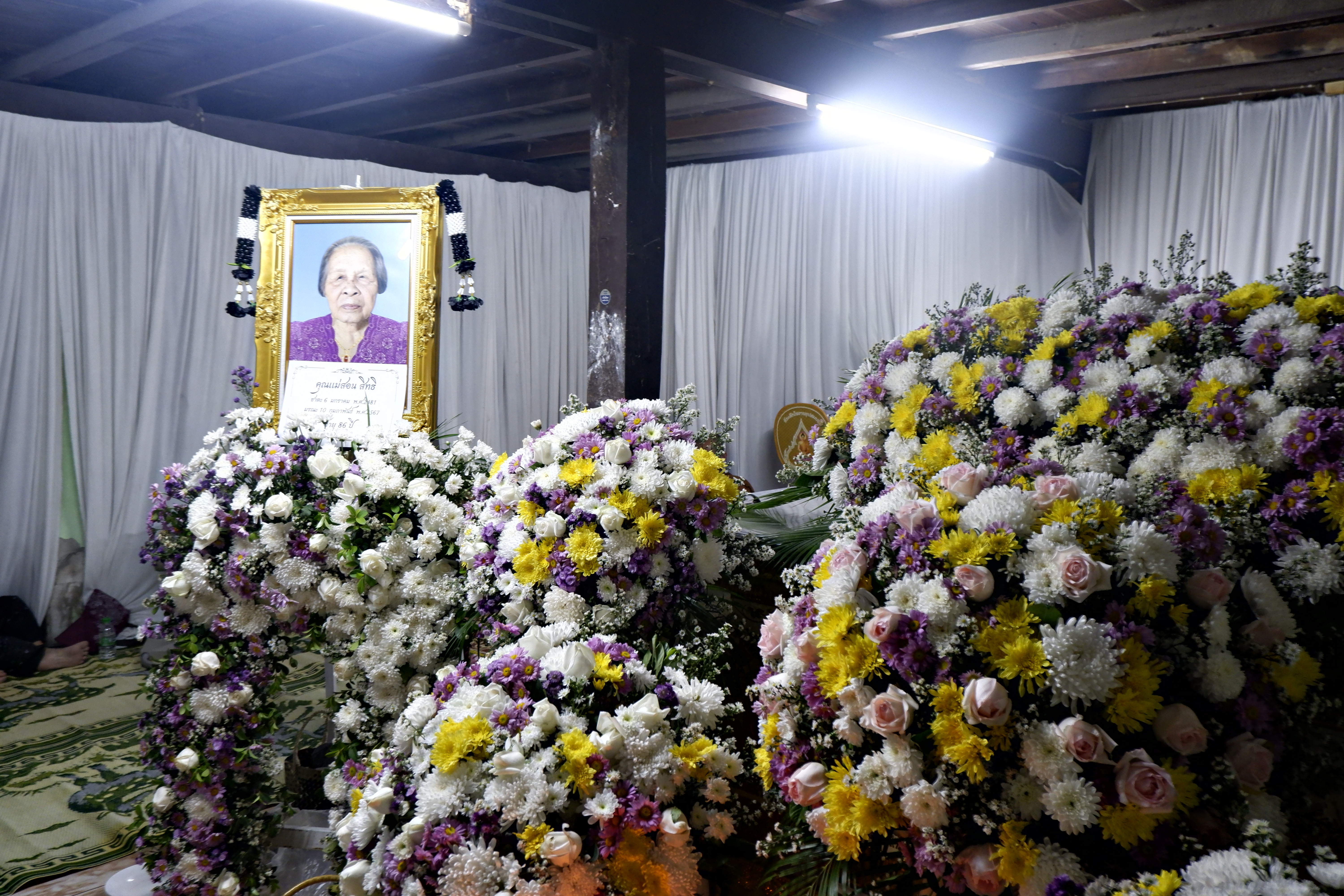 พช.ขอนแก่น : ร่วมเป็นเจ้าภาพฟังสวดพระอภิธรรม คุณแม่สอน สิทธิ มารดาของ นายโยธิน สิทธิ พัฒนาการอำเภอชุมแพ สำนักงานพัฒนาชุมชนอำเภอชุมแพ