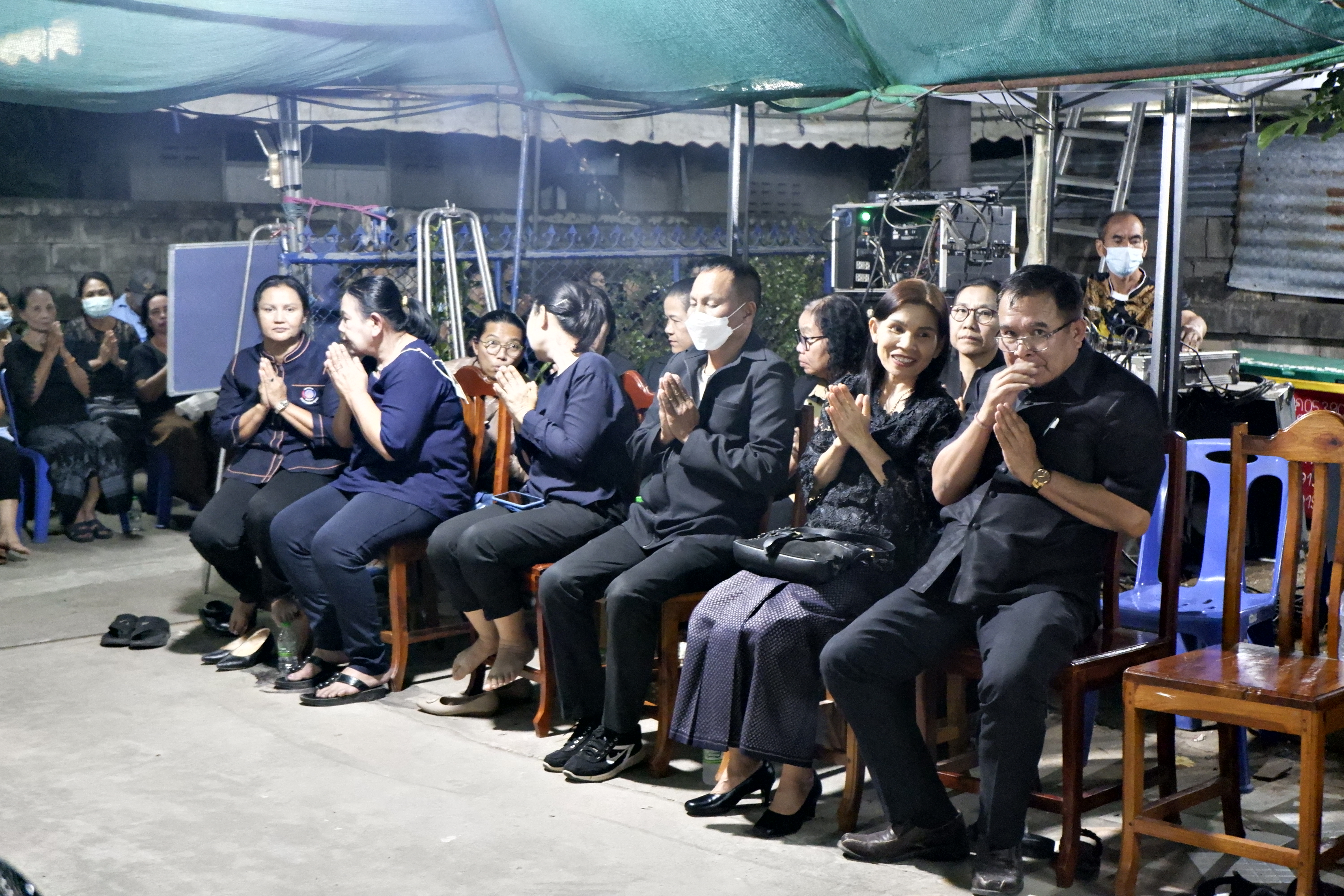 พช.ขอนแก่น : ร่วมเป็นเจ้าภาพฟังสวดพระอภิธรรม คุณแม่สอน สิทธิ มารดาของ นายโยธิน สิทธิ พัฒนาการอำเภอชุมแพ สำนักงานพัฒนาชุมชนอำเภอชุมแพ