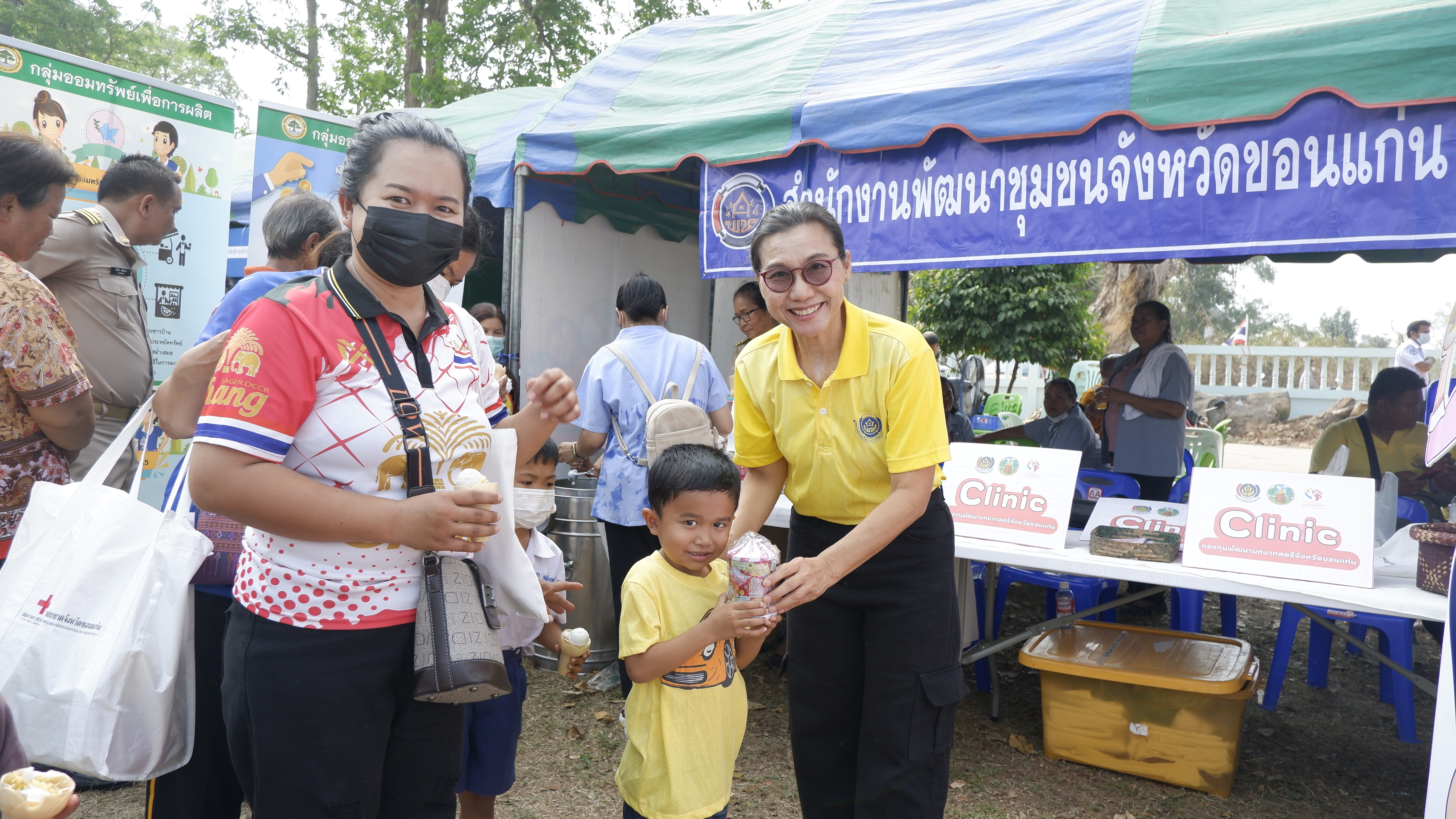 จังหวัดขอนแก่น : ออกให้บริการหน่วยแพทย์ พอ.สว.และหน่วยบำบัดทุกข์ บำรุงสุข สร้างรอยยิ้มให้กับประชาชน อำเภอชนบท