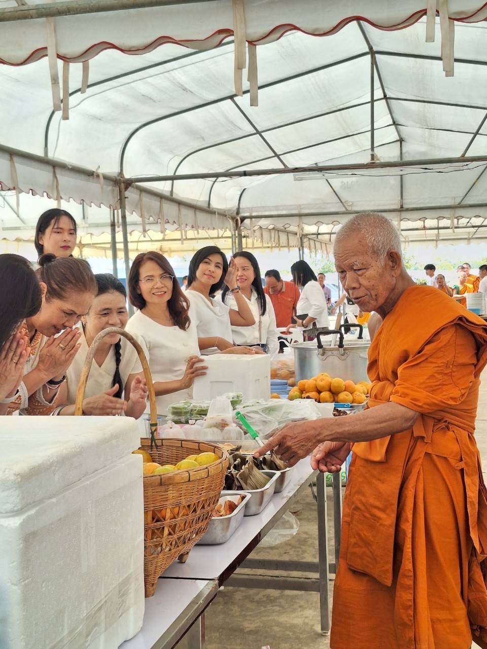 พช.ขอนแก่น : ร่วมถวายภัตตาหารเพล ในโครงการปฏิบัติธรรมเฉลิมพระเกียรติ พระบาทสมเด็จพระเจ้าอยู่หัว