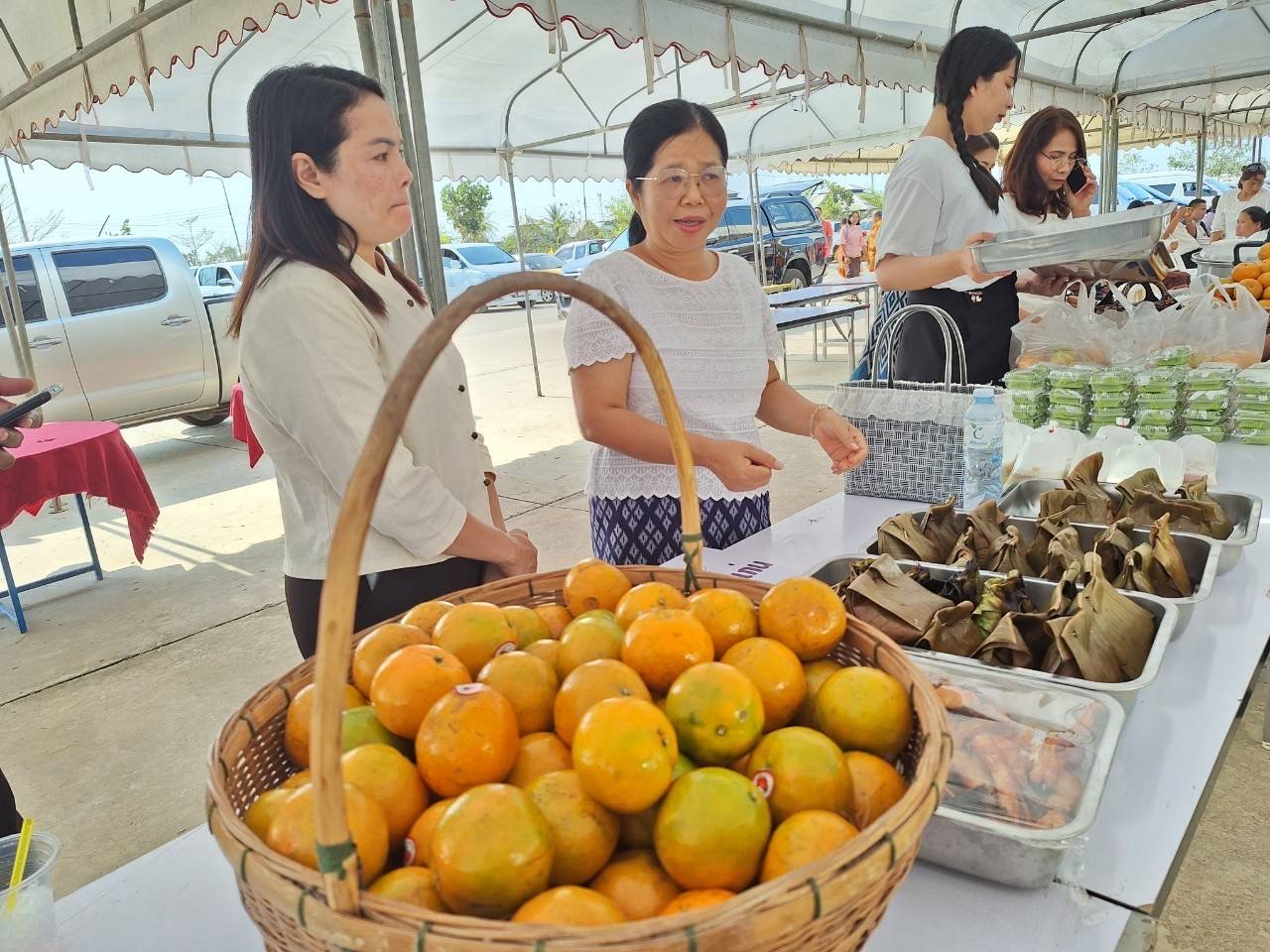 พช.ขอนแก่น : ร่วมถวายภัตตาหารเพล ในโครงการปฏิบัติธรรมเฉลิมพระเกียรติ พระบาทสมเด็จพระเจ้าอยู่หัว